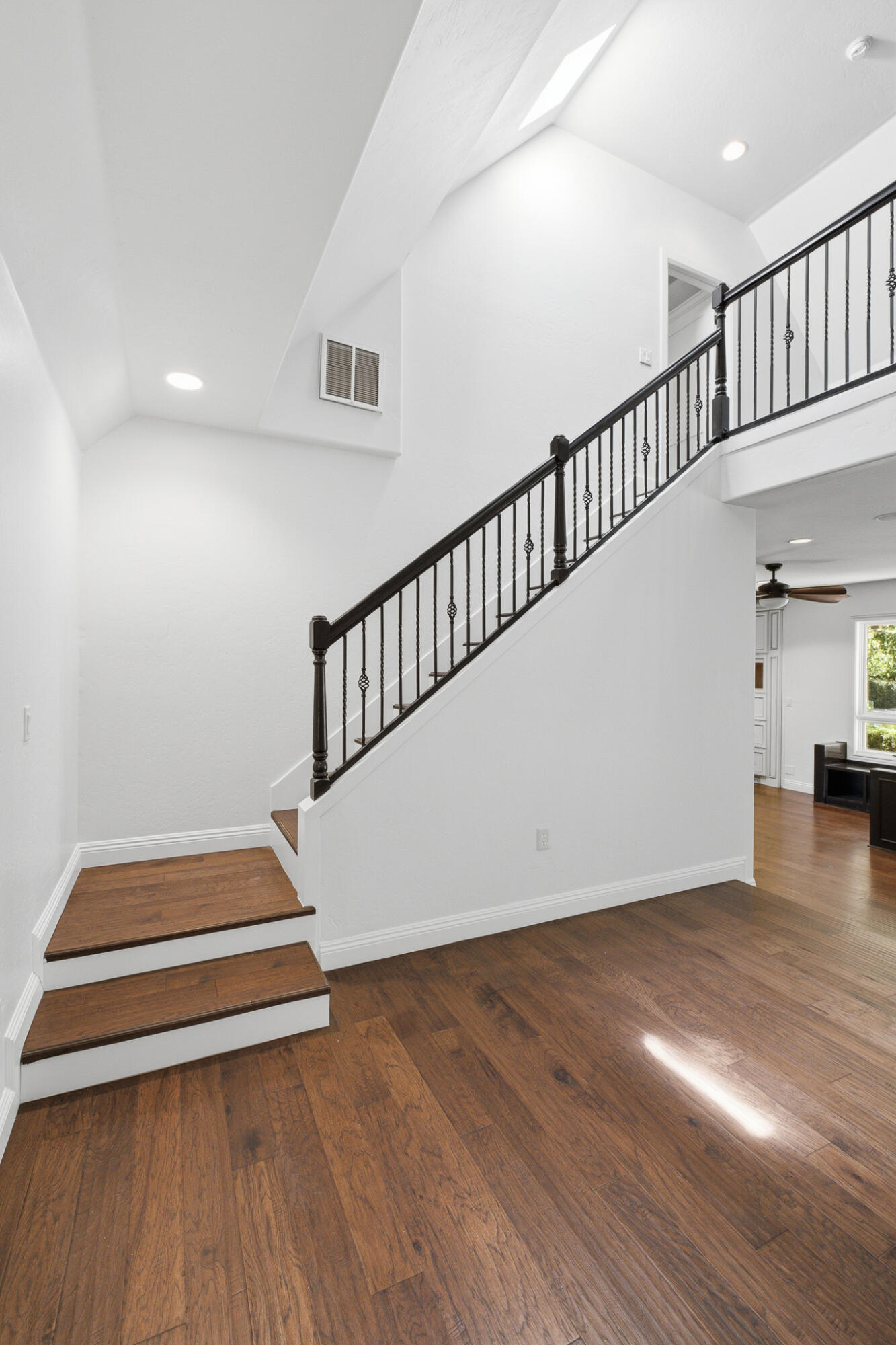 2183 N Linwood St, Visalia, CA 93291