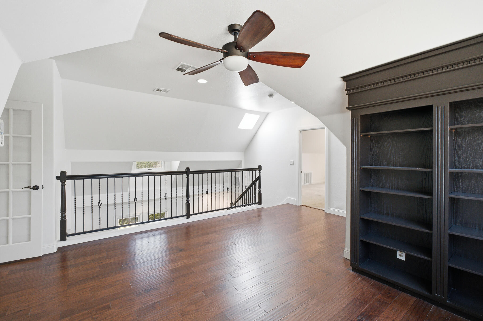 2183 N Linwood St, Visalia, CA 93291