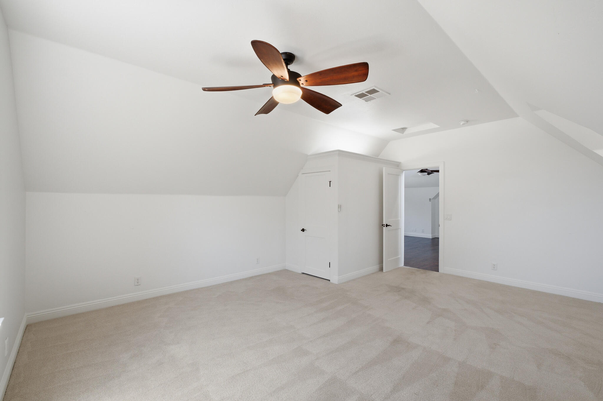 2183 N Linwood St, Visalia, CA 93291