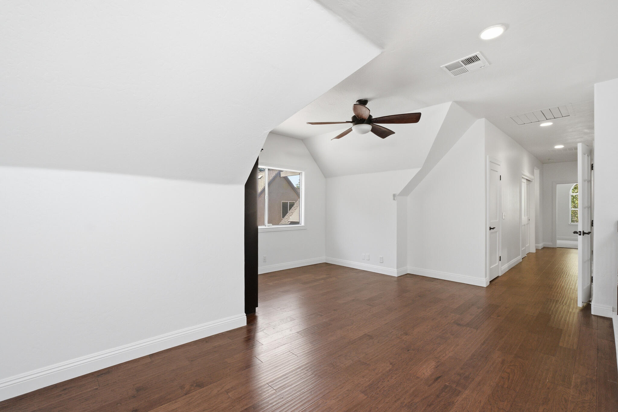 2183 N Linwood St, Visalia, CA 93291