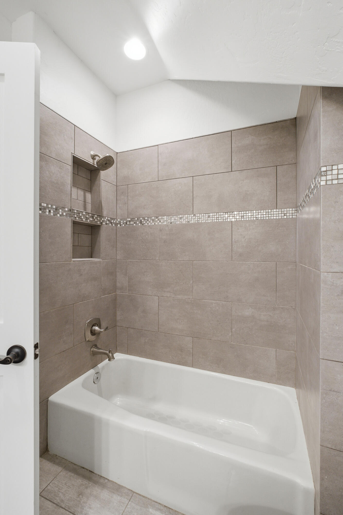 2183 N Linwood St, Visalia, CA 93291