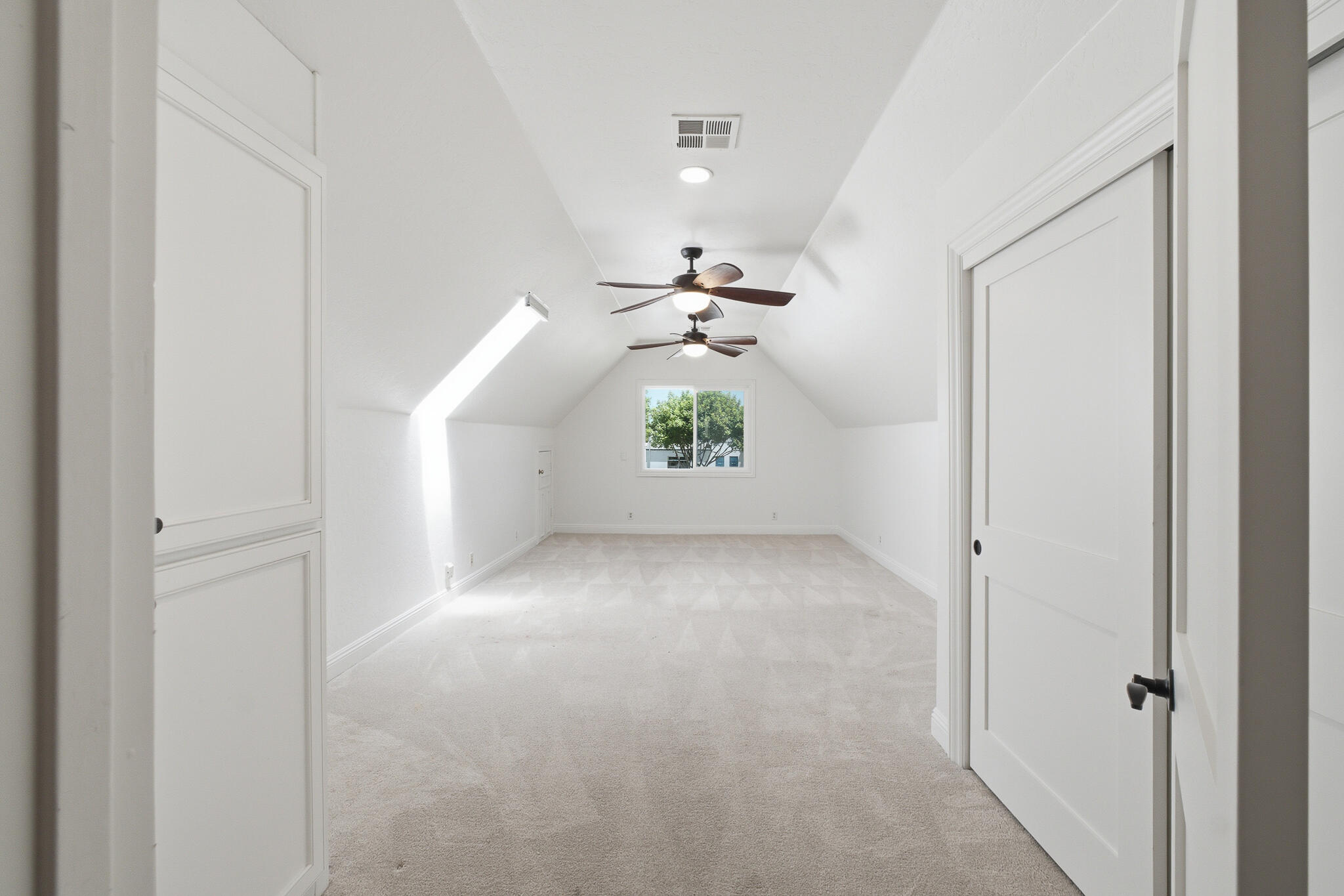 2183 N Linwood St, Visalia, CA 93291
