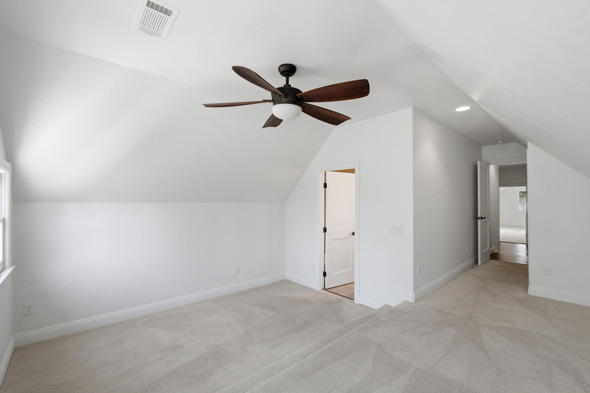 2183 N Linwood St, Visalia, CA 93291