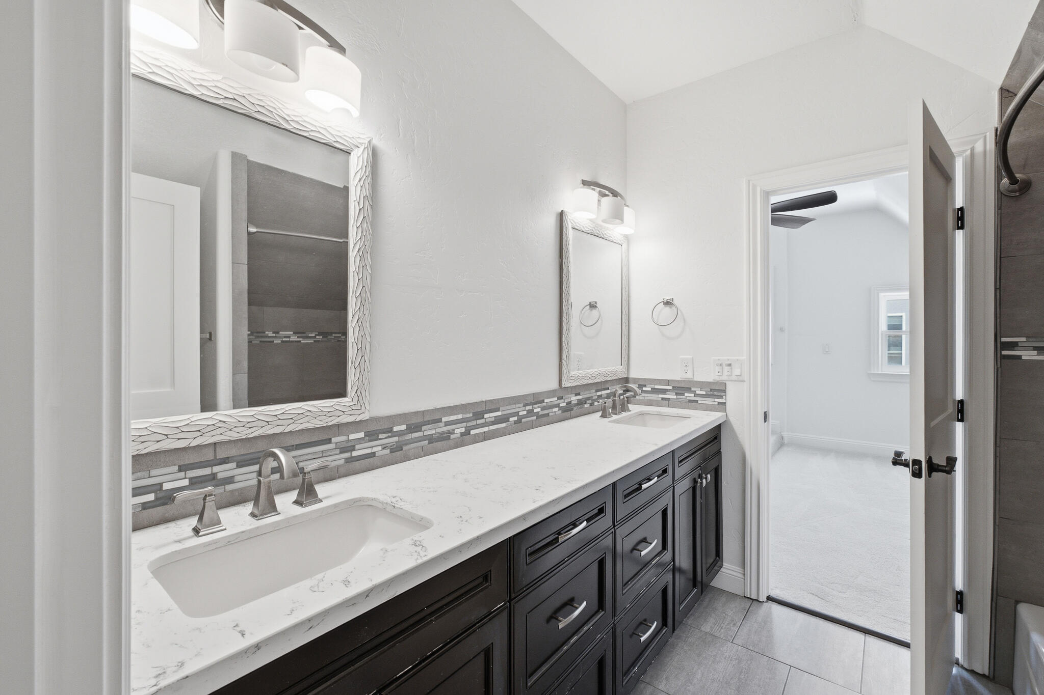 2183 N Linwood St, Visalia, CA 93291
