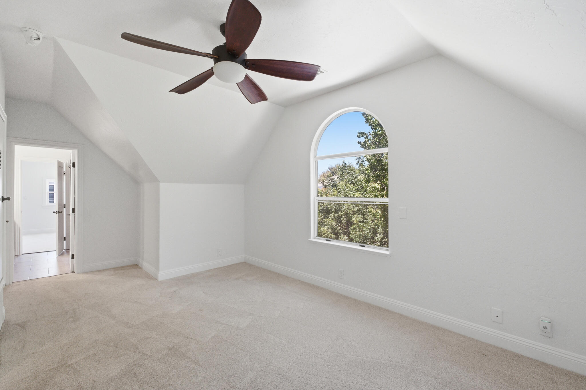 2183 N Linwood St, Visalia, CA 93291