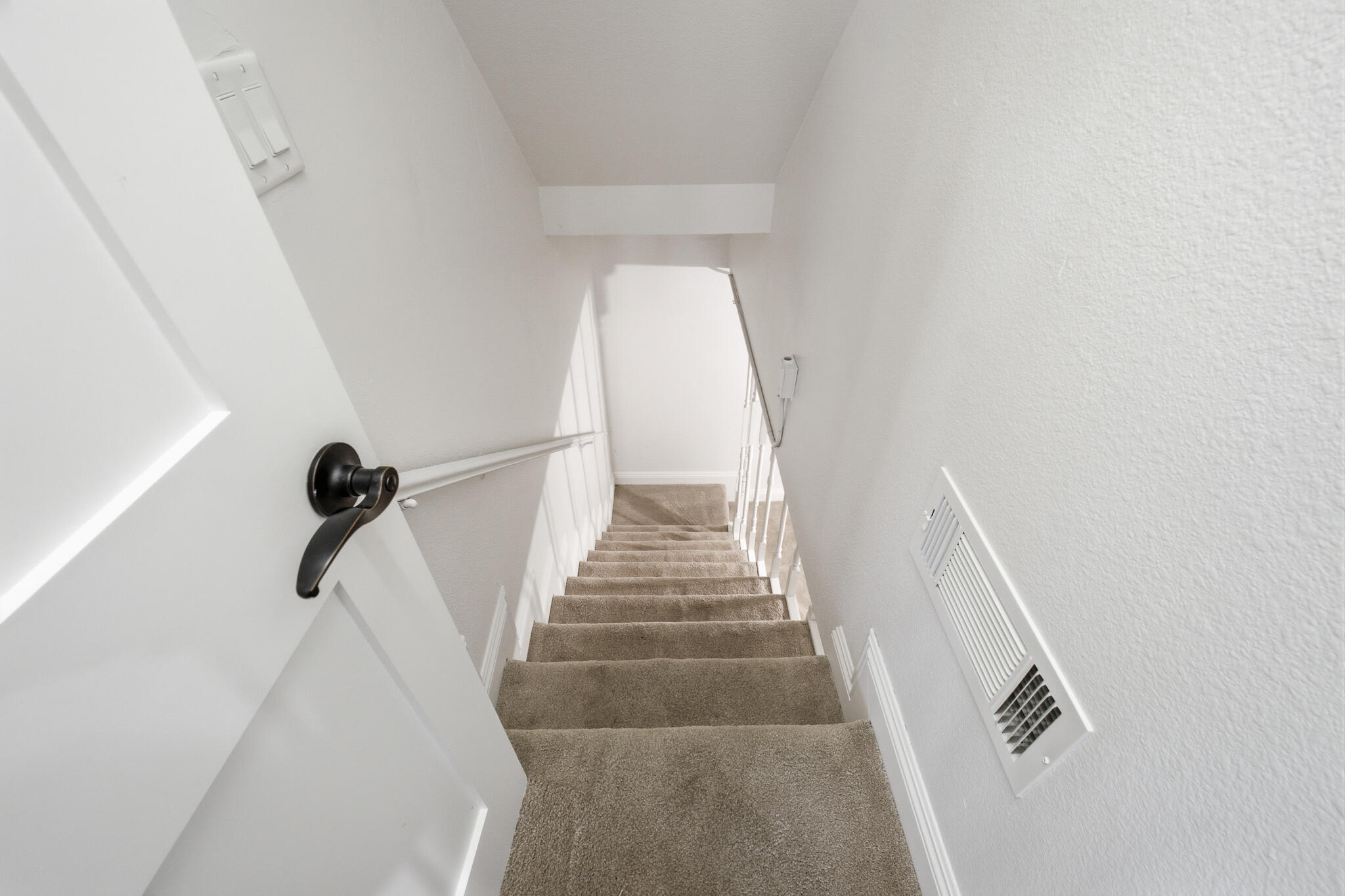 2183 N Linwood St, Visalia, CA 93291