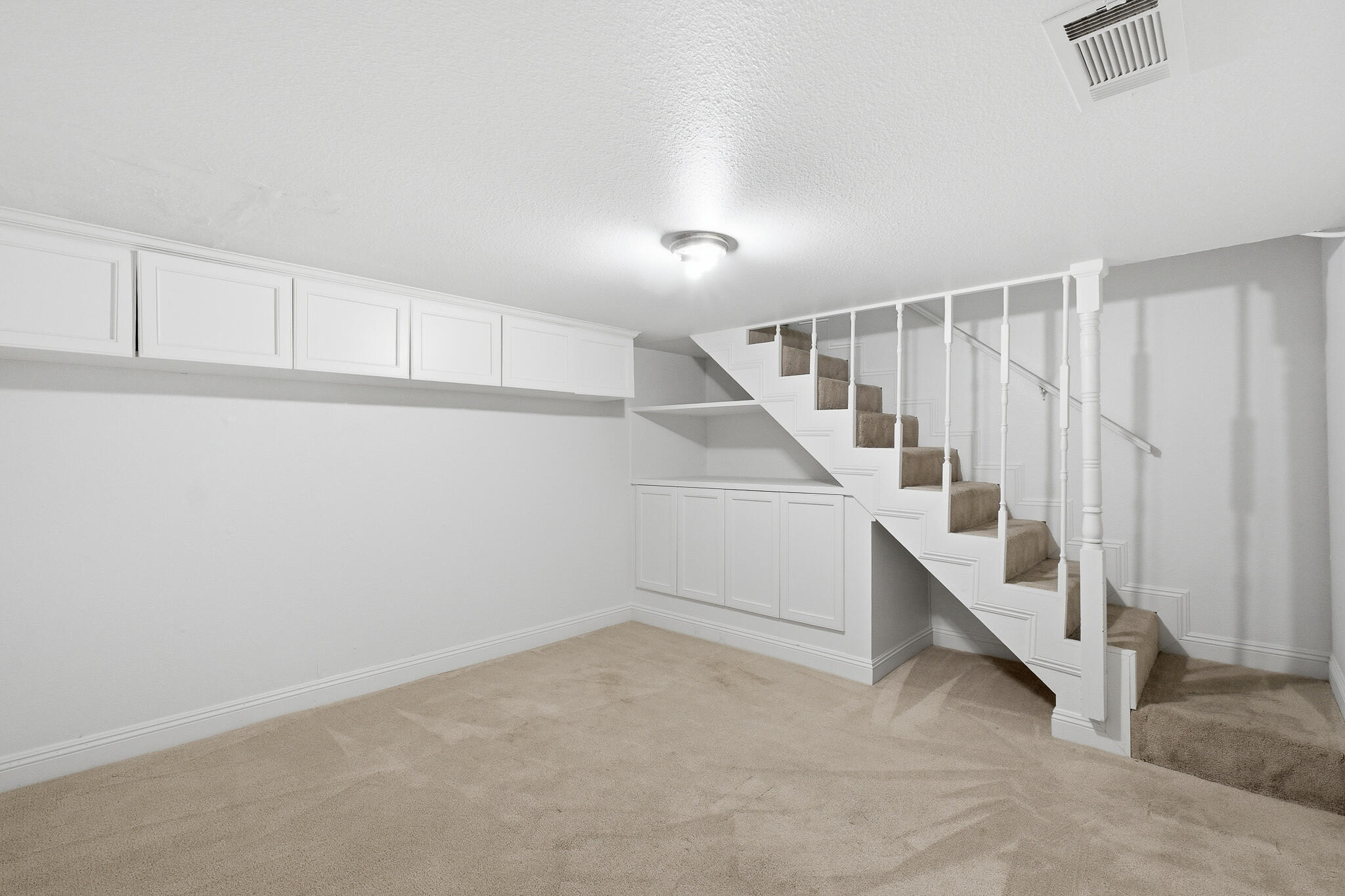 2183 N Linwood St, Visalia, CA 93291
