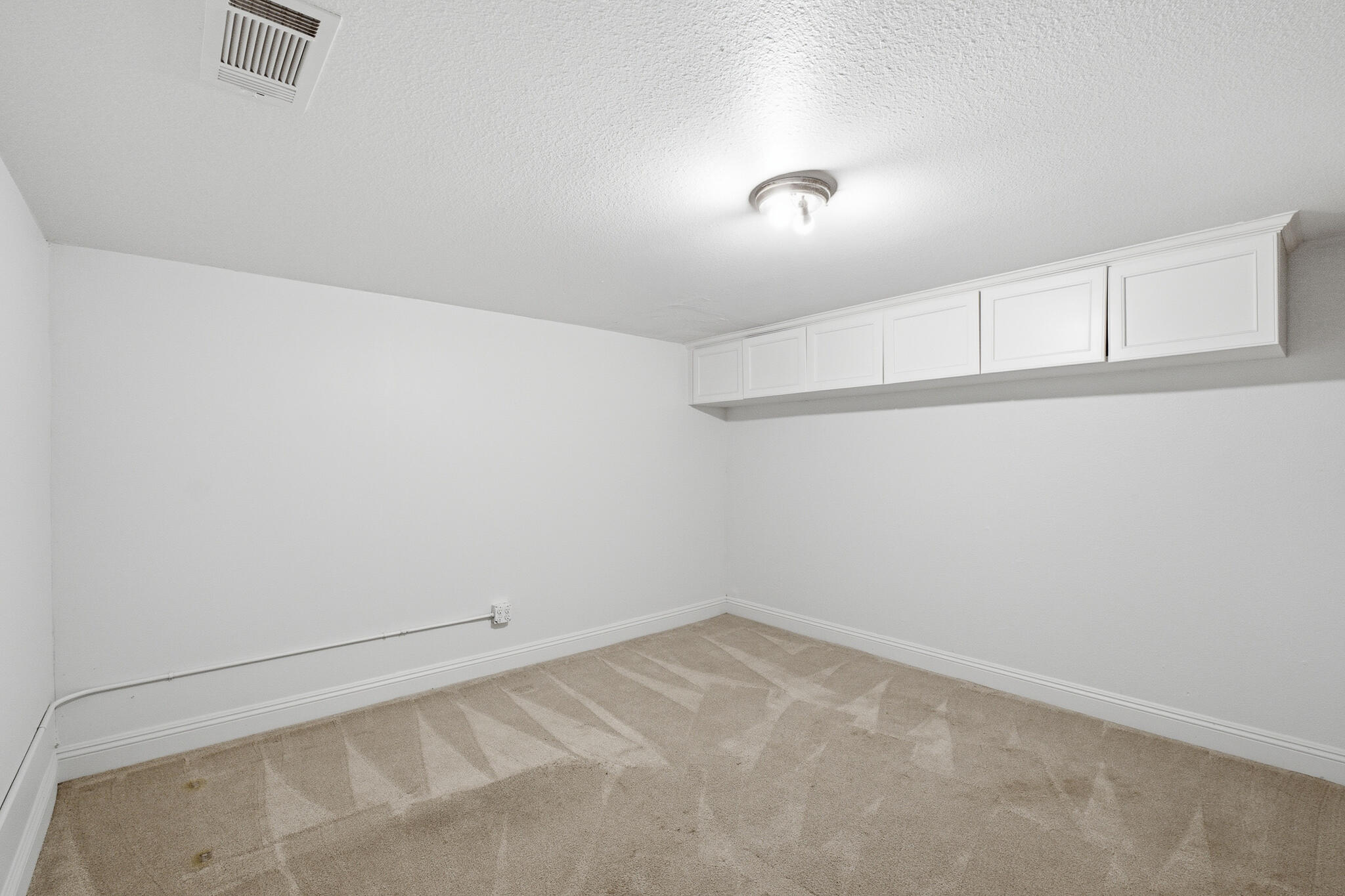 2183 N Linwood St, Visalia, CA 93291