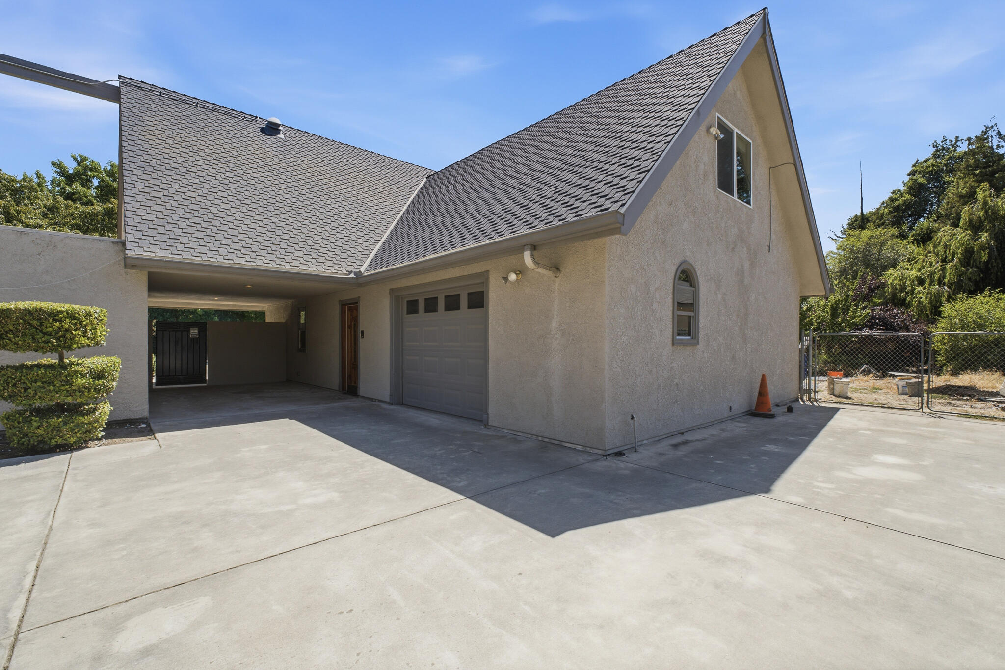 2183 N Linwood St, Visalia, CA 93291
