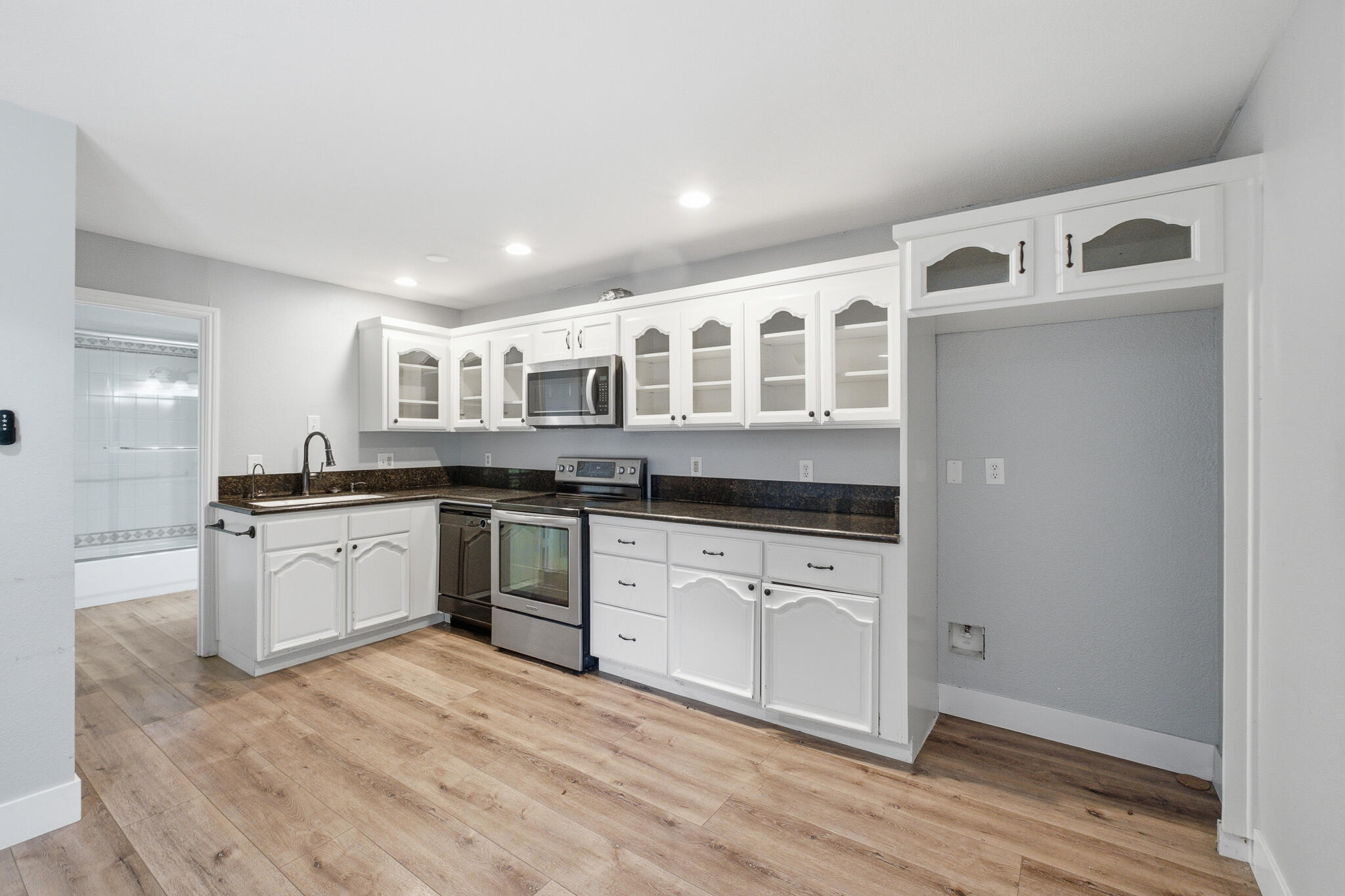 2183 N Linwood St, Visalia, CA 93291
