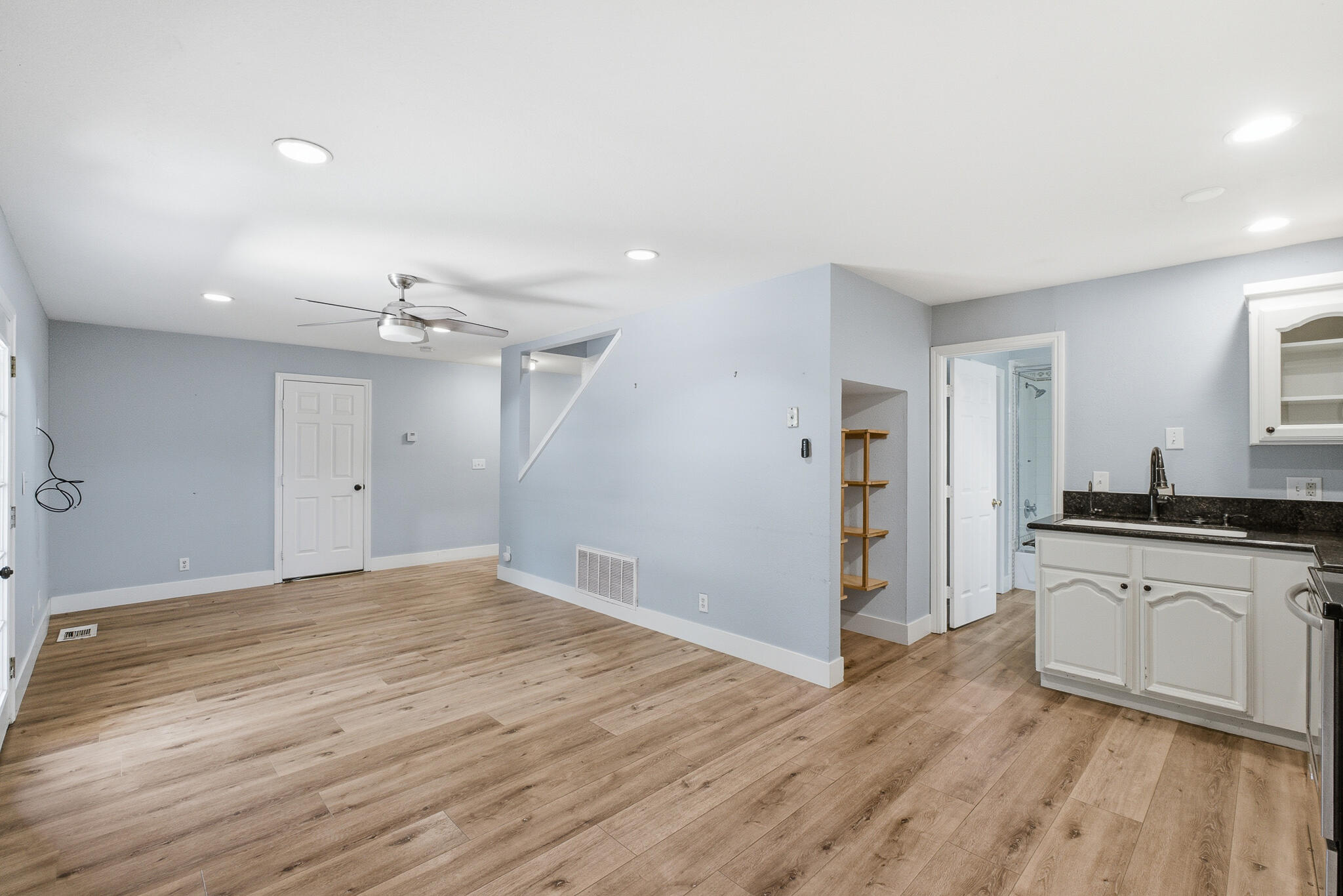 2183 N Linwood St, Visalia, CA 93291