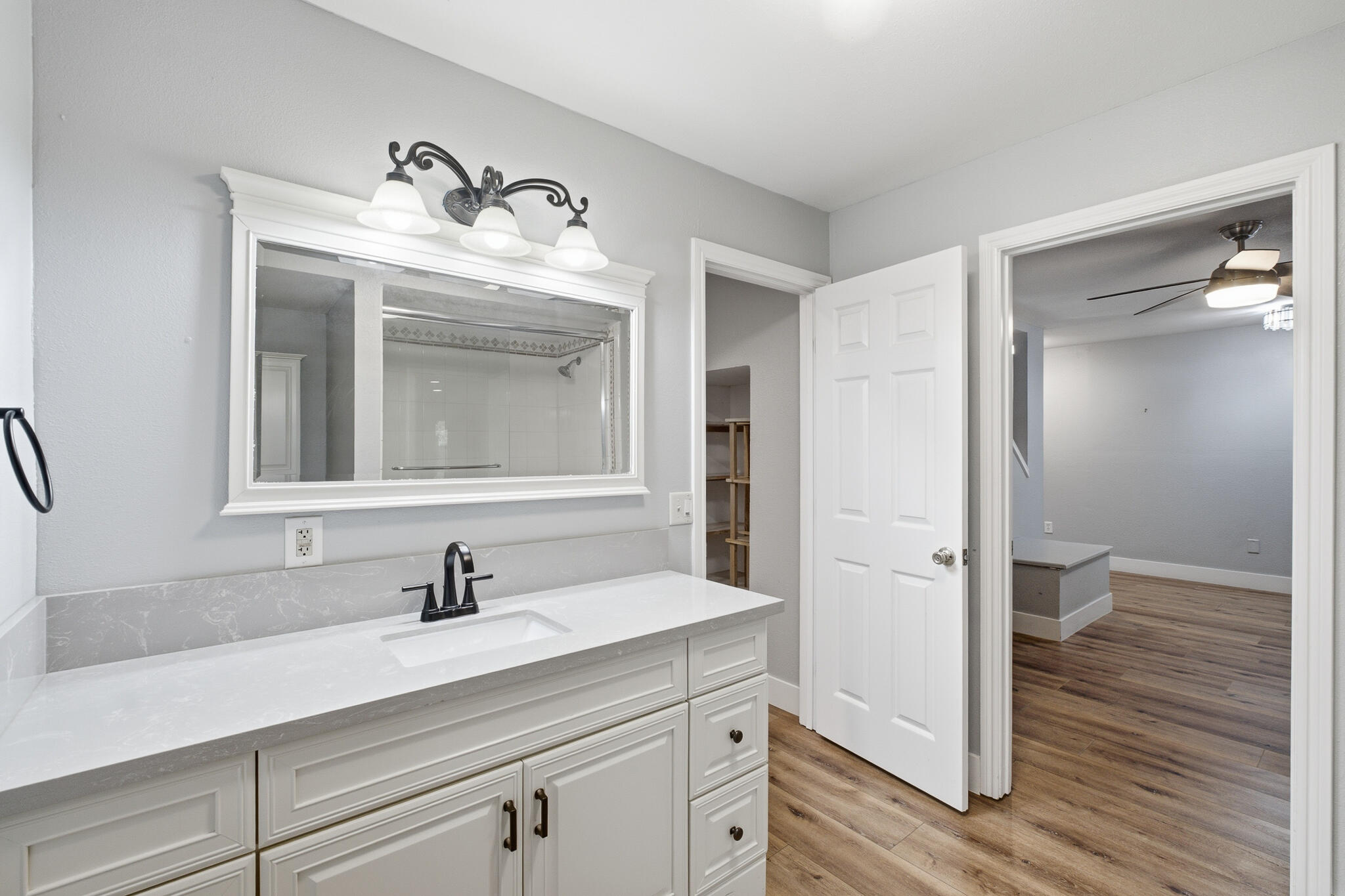 2183 N Linwood St, Visalia, CA 93291