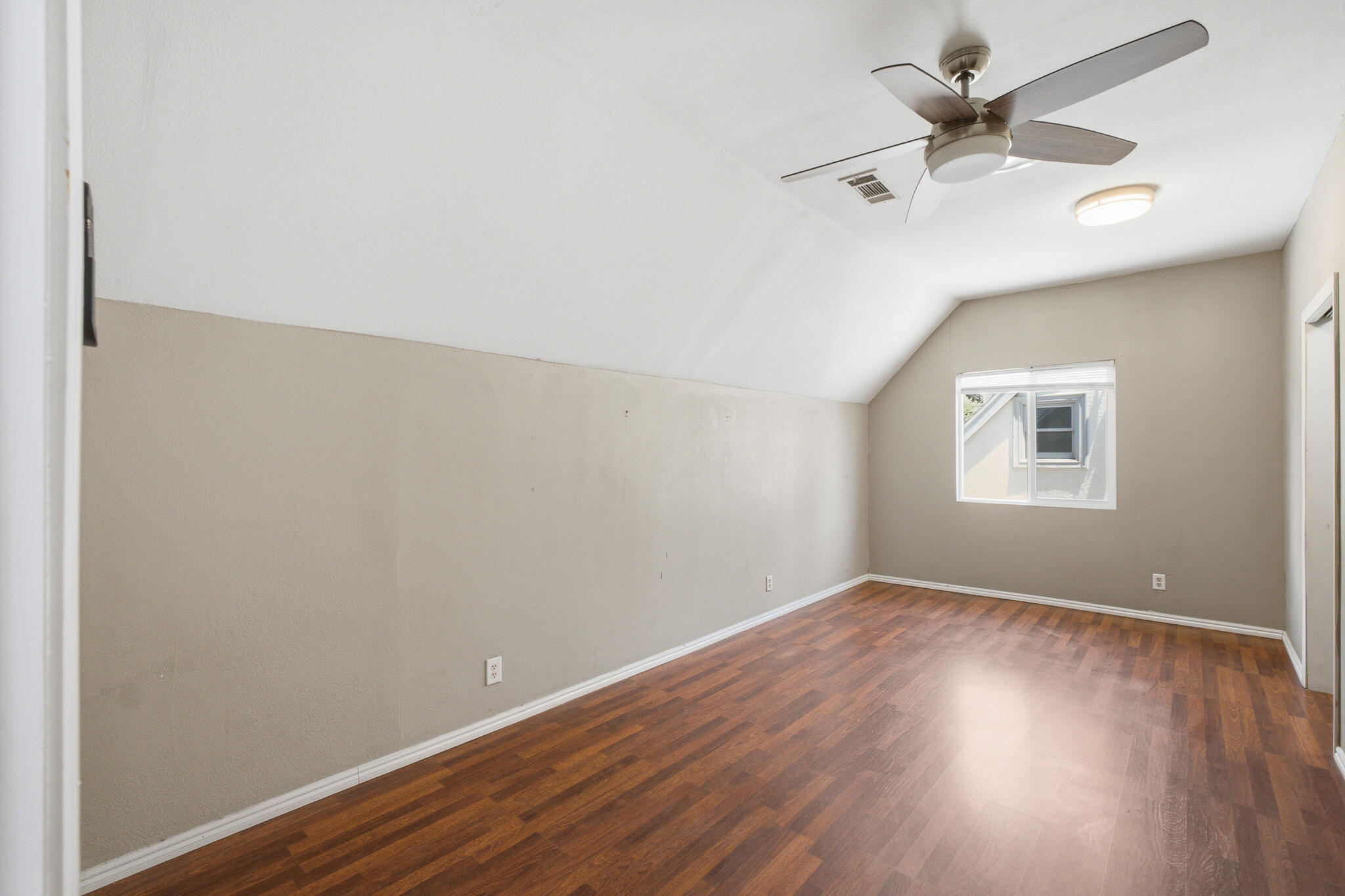 2183 N Linwood St, Visalia, CA 93291