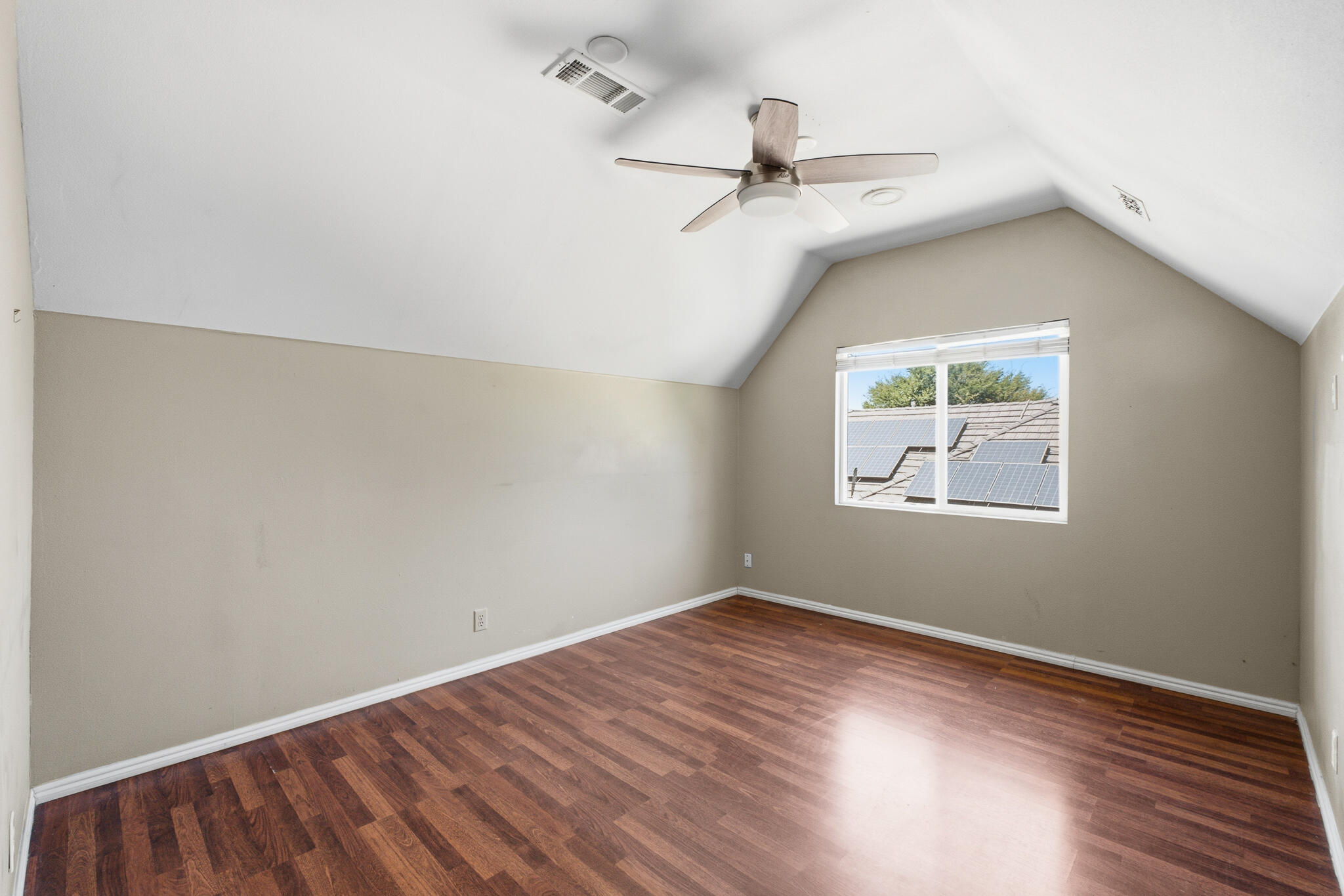 2183 N Linwood St, Visalia, CA 93291