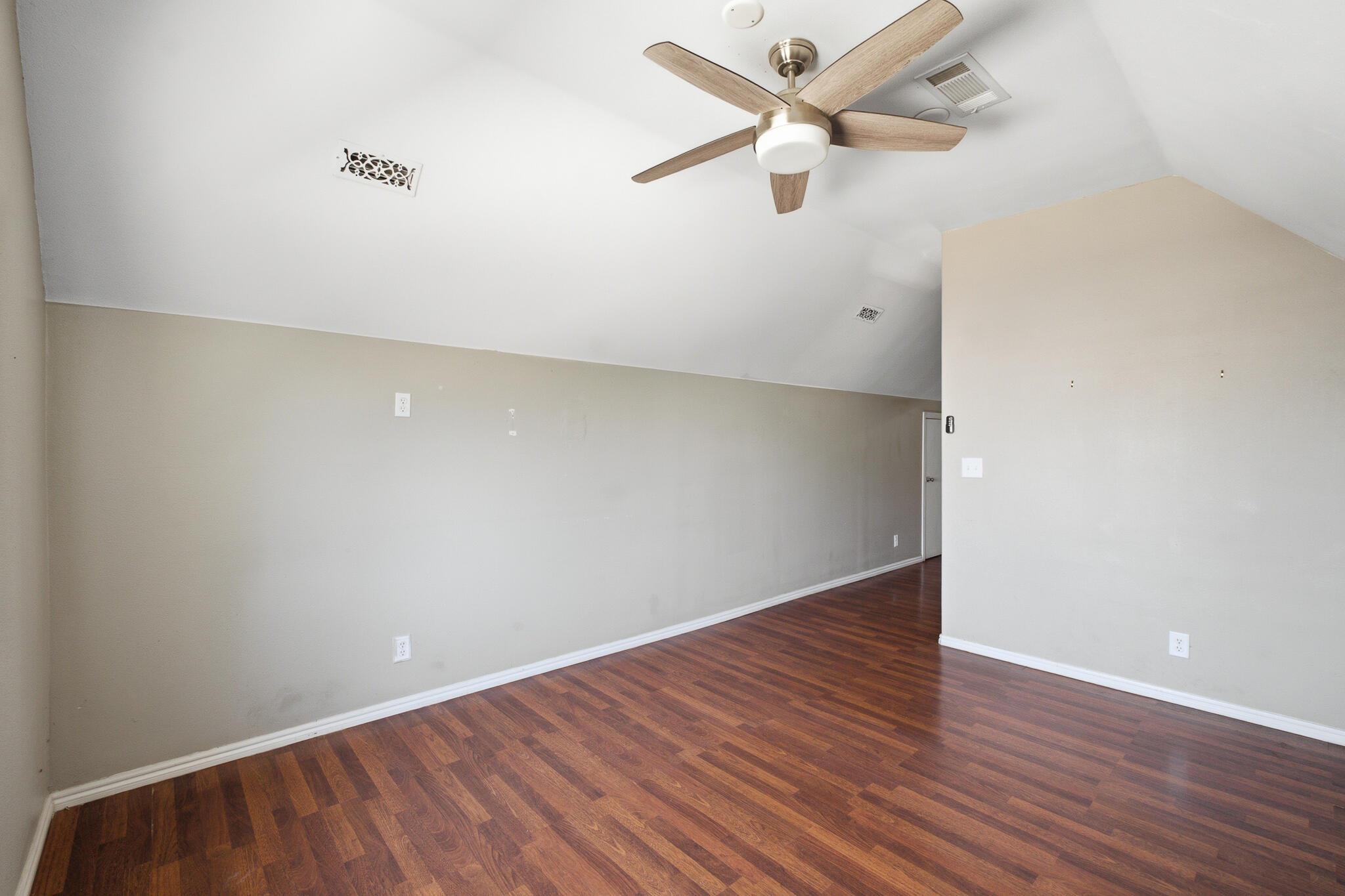 2183 N Linwood St, Visalia, CA 93291