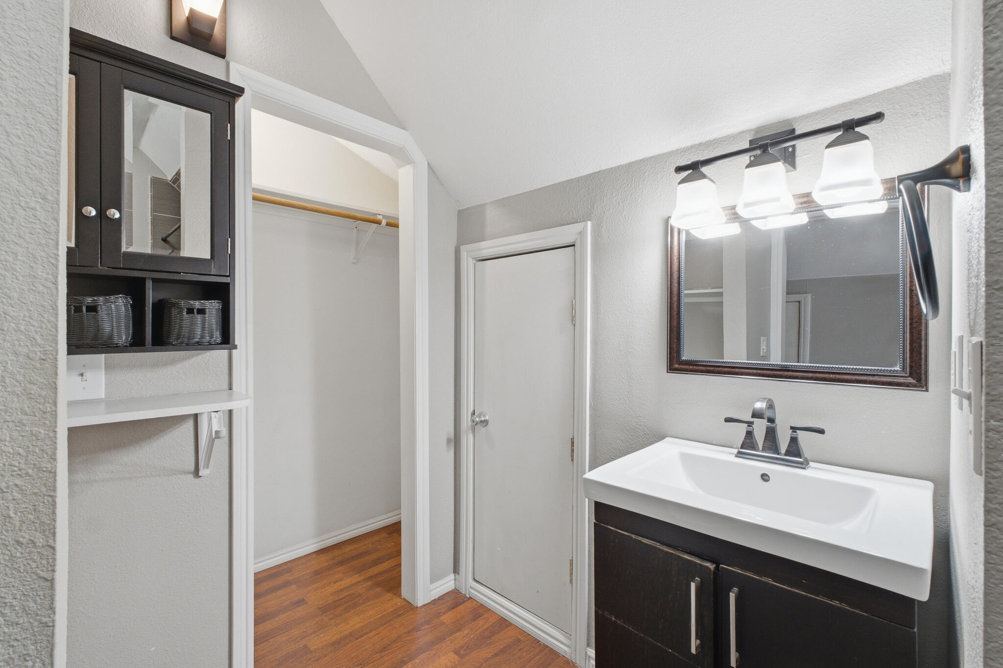 2183 N Linwood St, Visalia, CA 93291
