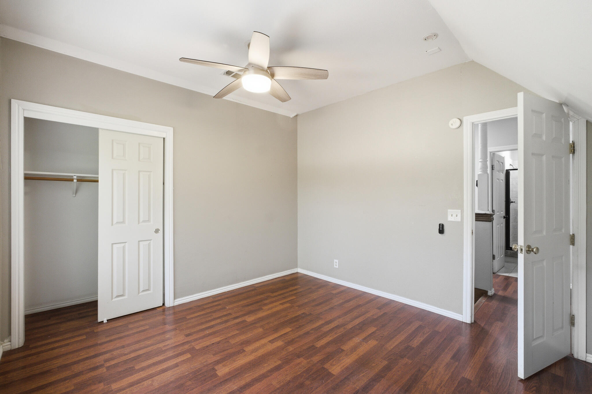 2183 N Linwood St, Visalia, CA 93291