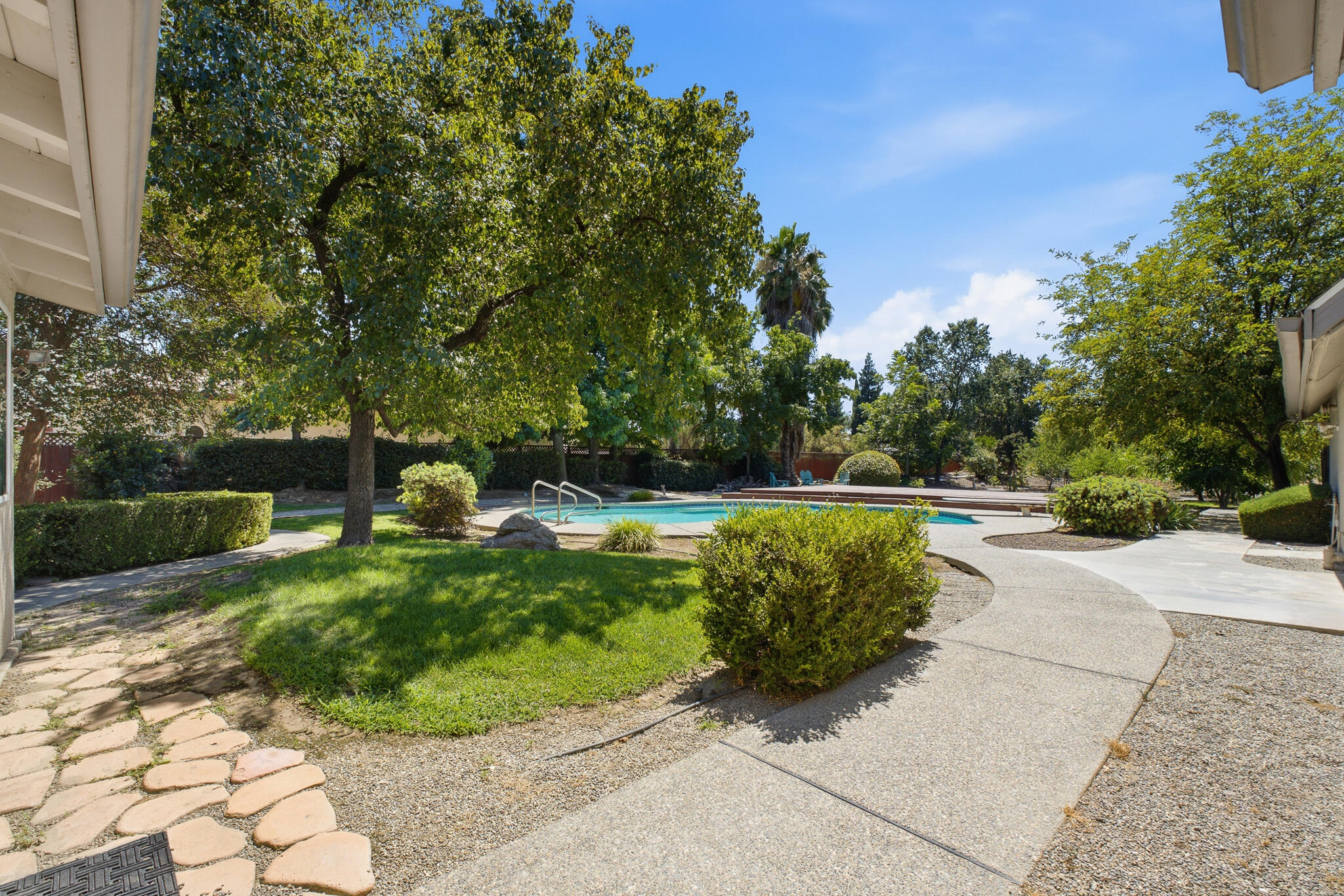 2183 N Linwood St, Visalia, CA 93291