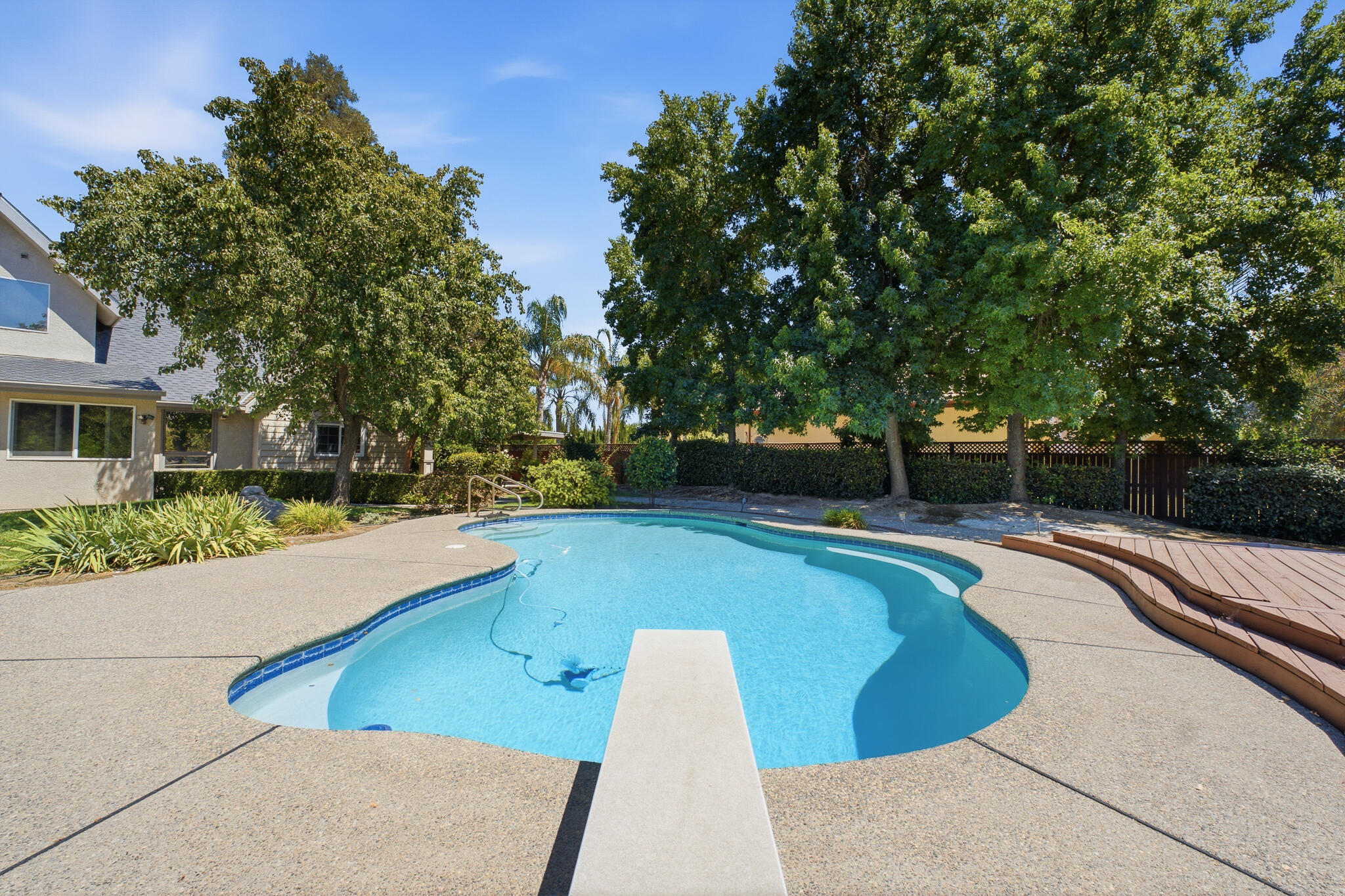 2183 N Linwood St, Visalia, CA 93291