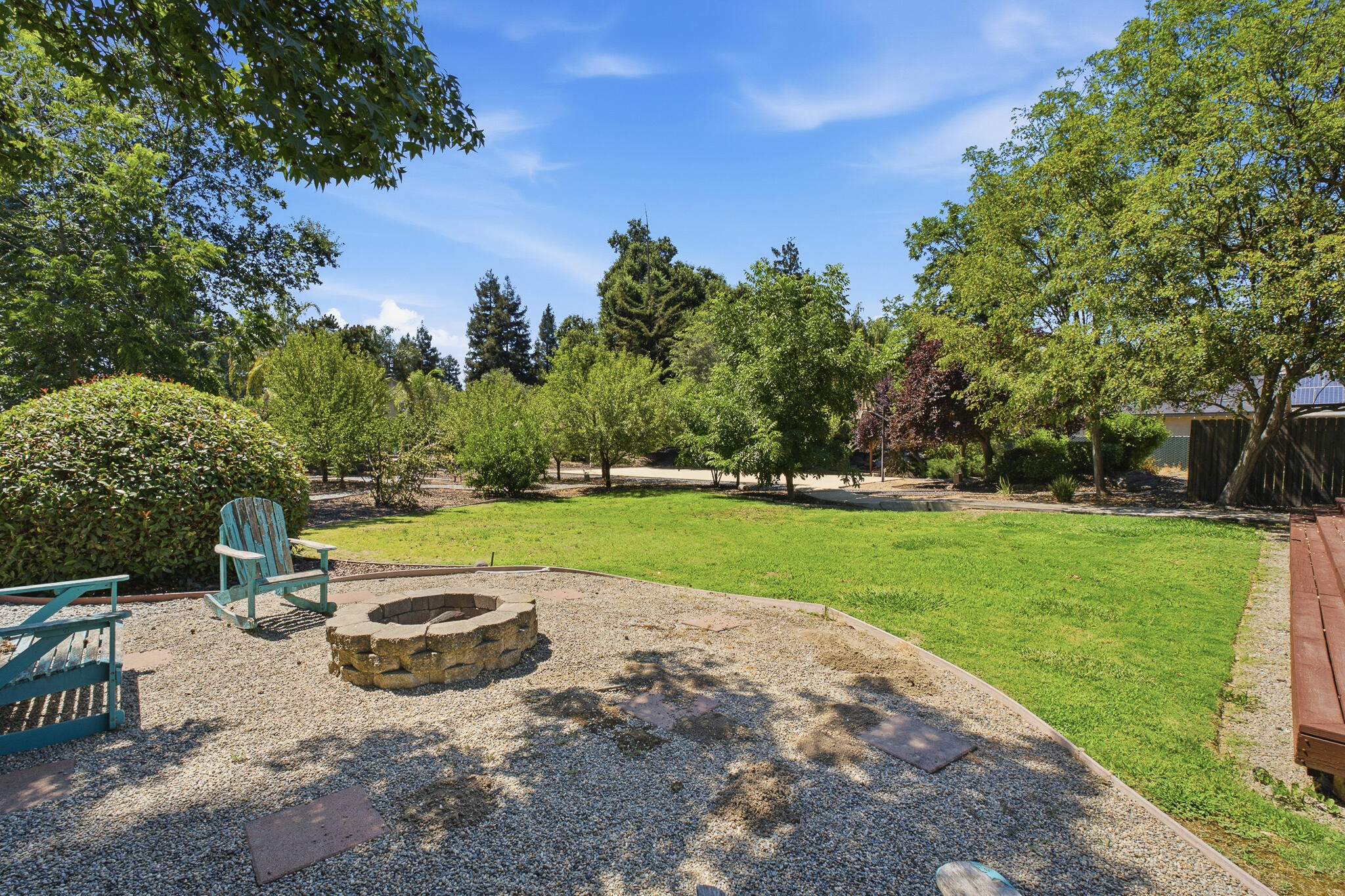 2183 N Linwood St, Visalia, CA 93291