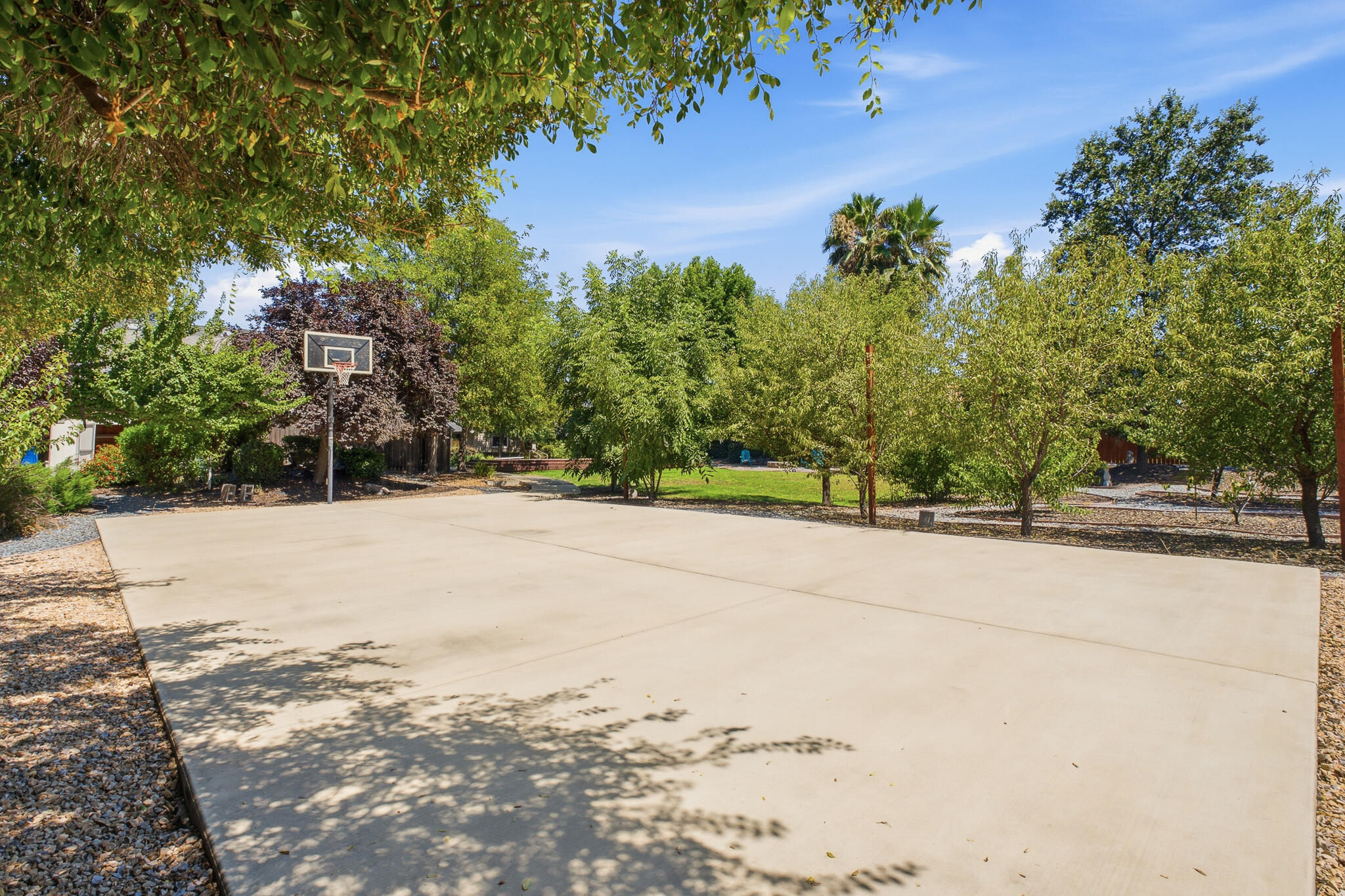 2183 N Linwood St, Visalia, CA 93291