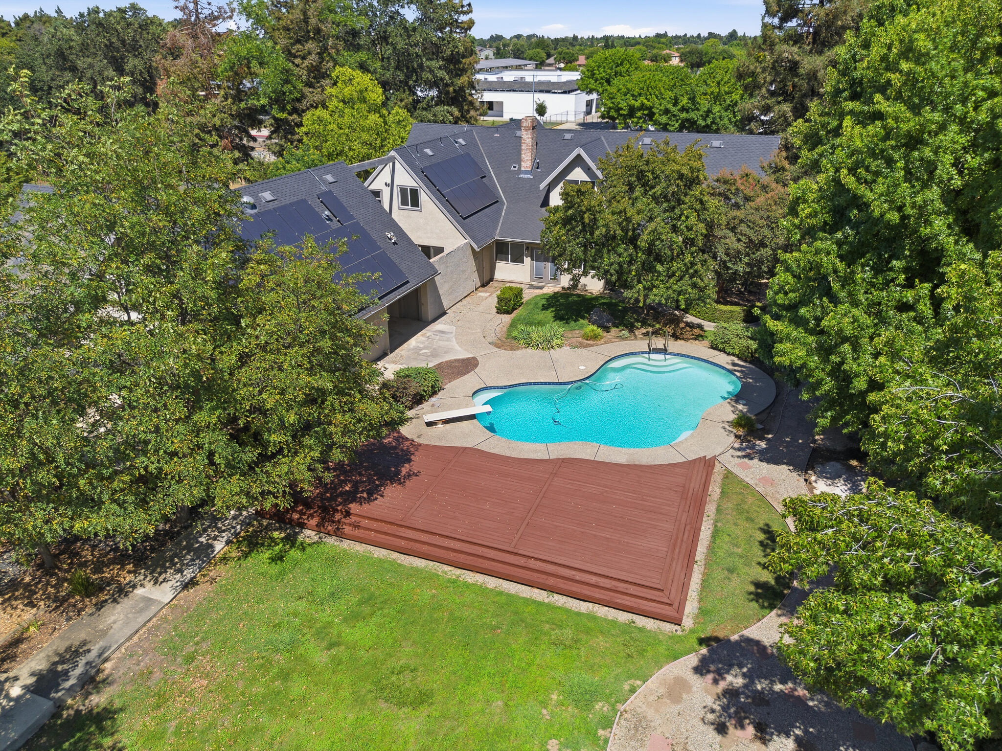 2183 N Linwood St, Visalia, CA 93291