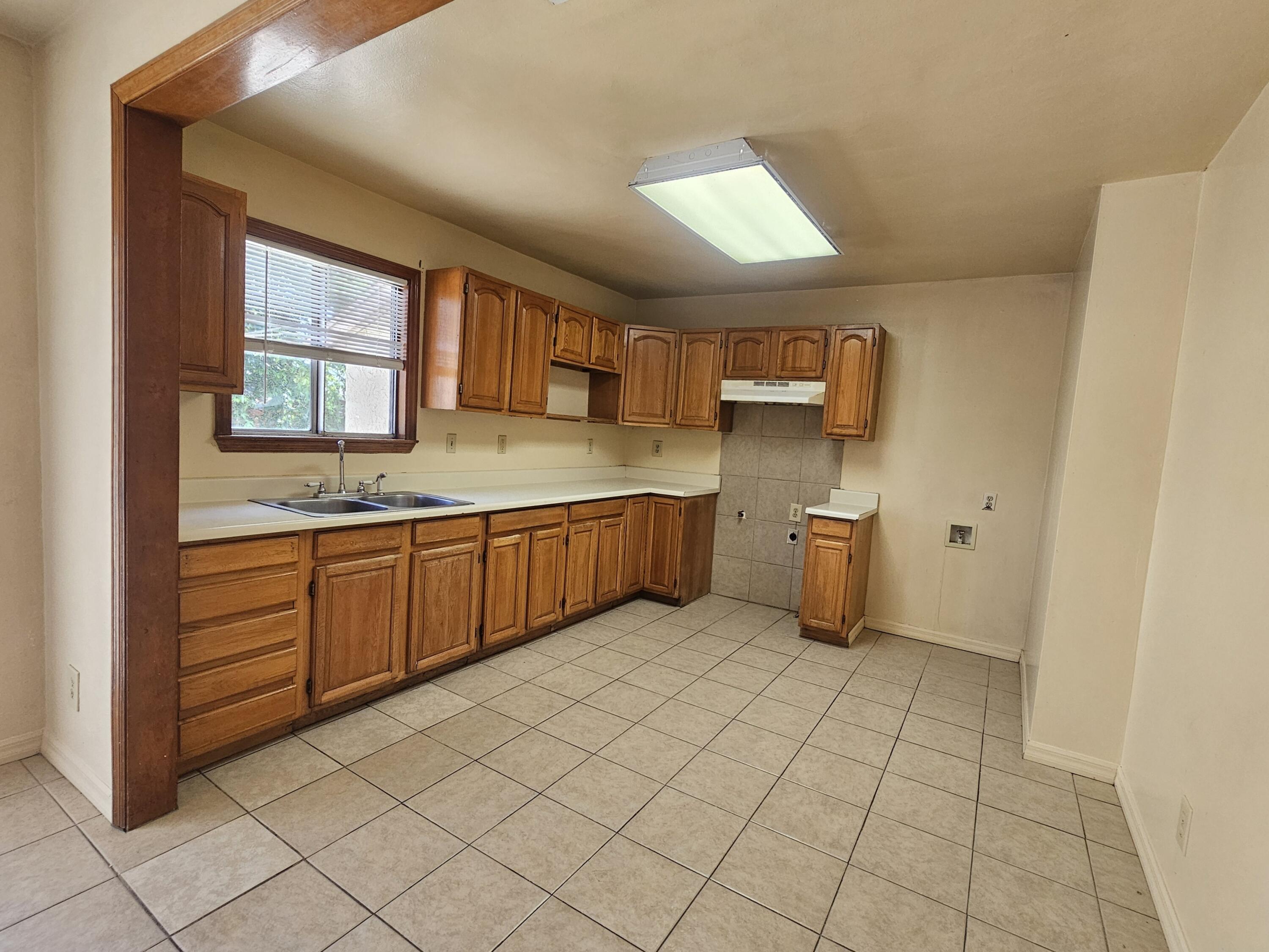 166 N Wisconsin St, Porterville, CA 93257