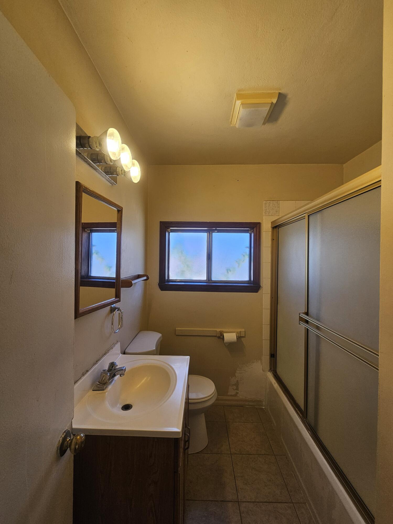 166 N Wisconsin St, Porterville, CA 93257