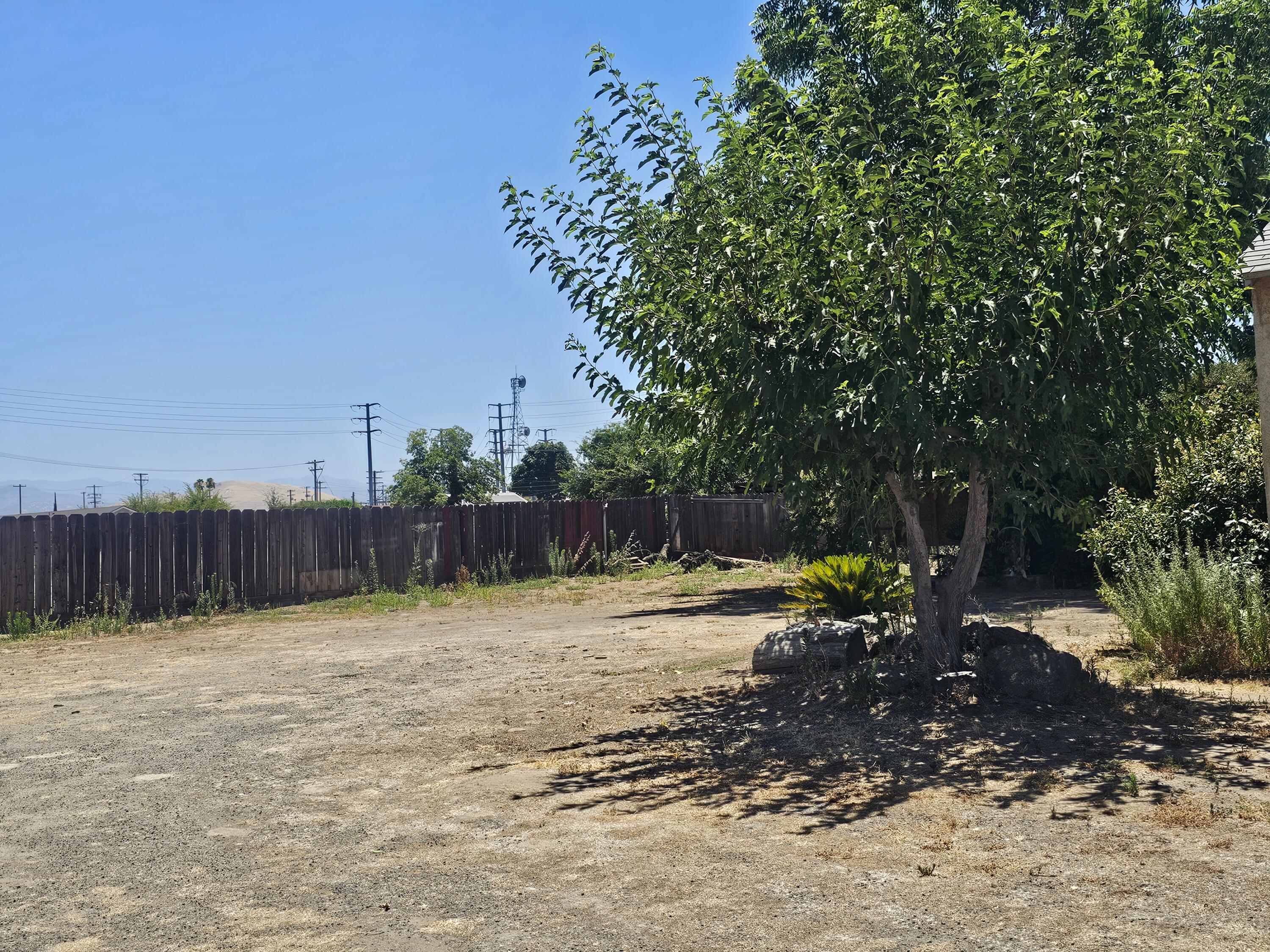 166 N Wisconsin St, Porterville, CA 93257