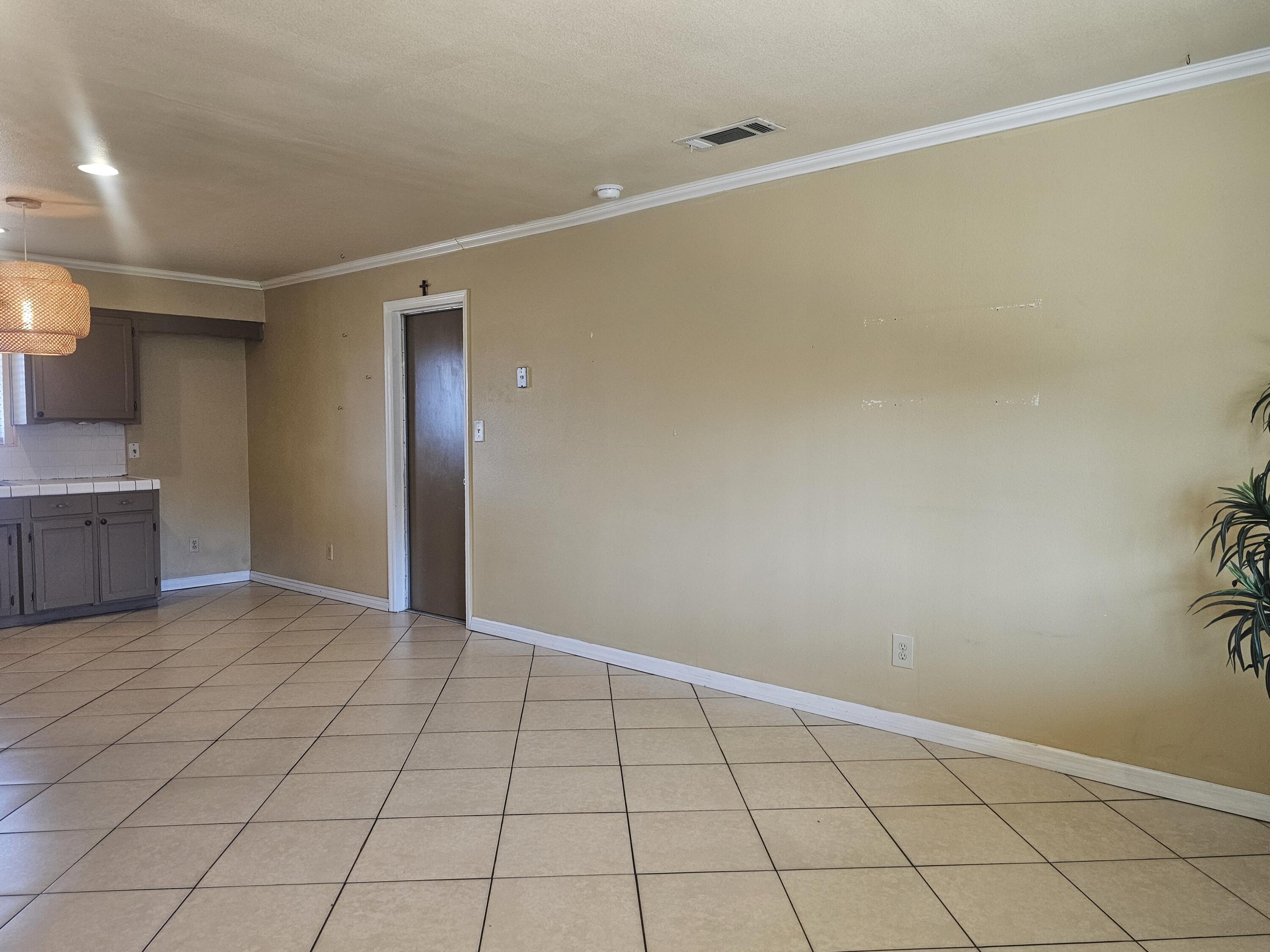 1920 W Aurora Ave, Porterville, CA 93257