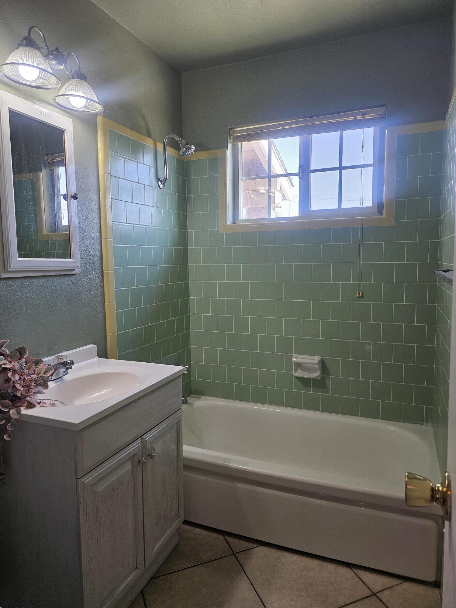 1920 W Aurora Ave, Porterville, CA 93257