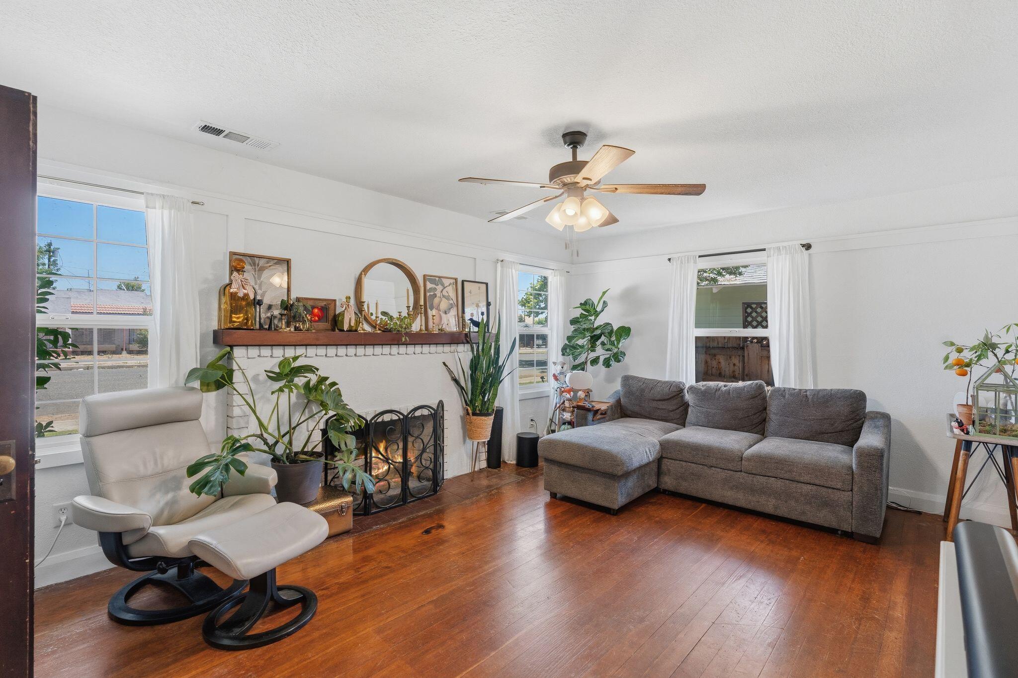 236 S C St, Exeter, CA 93221