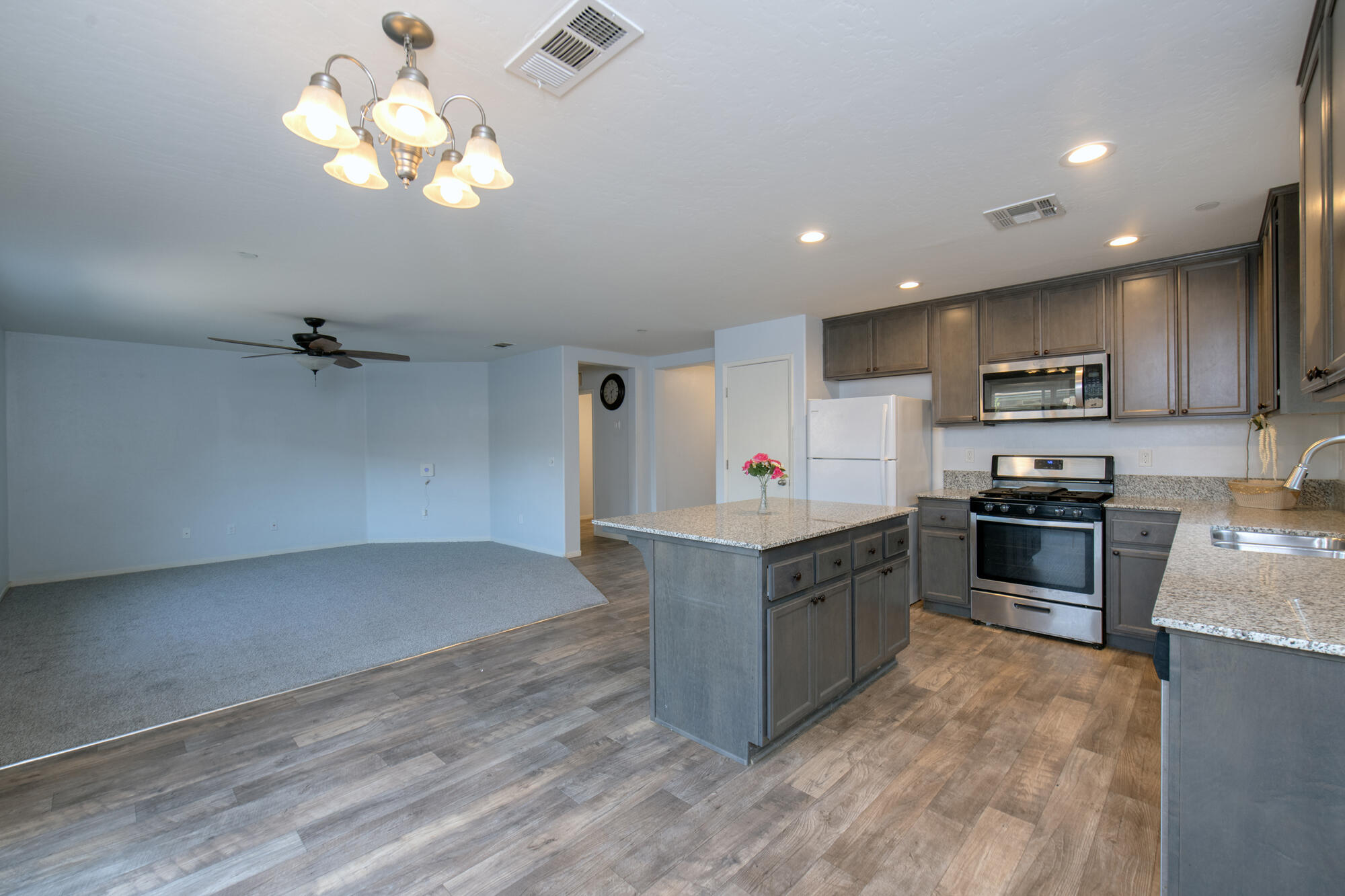 2149 E Sweet Ave, Visalia, CA 93292