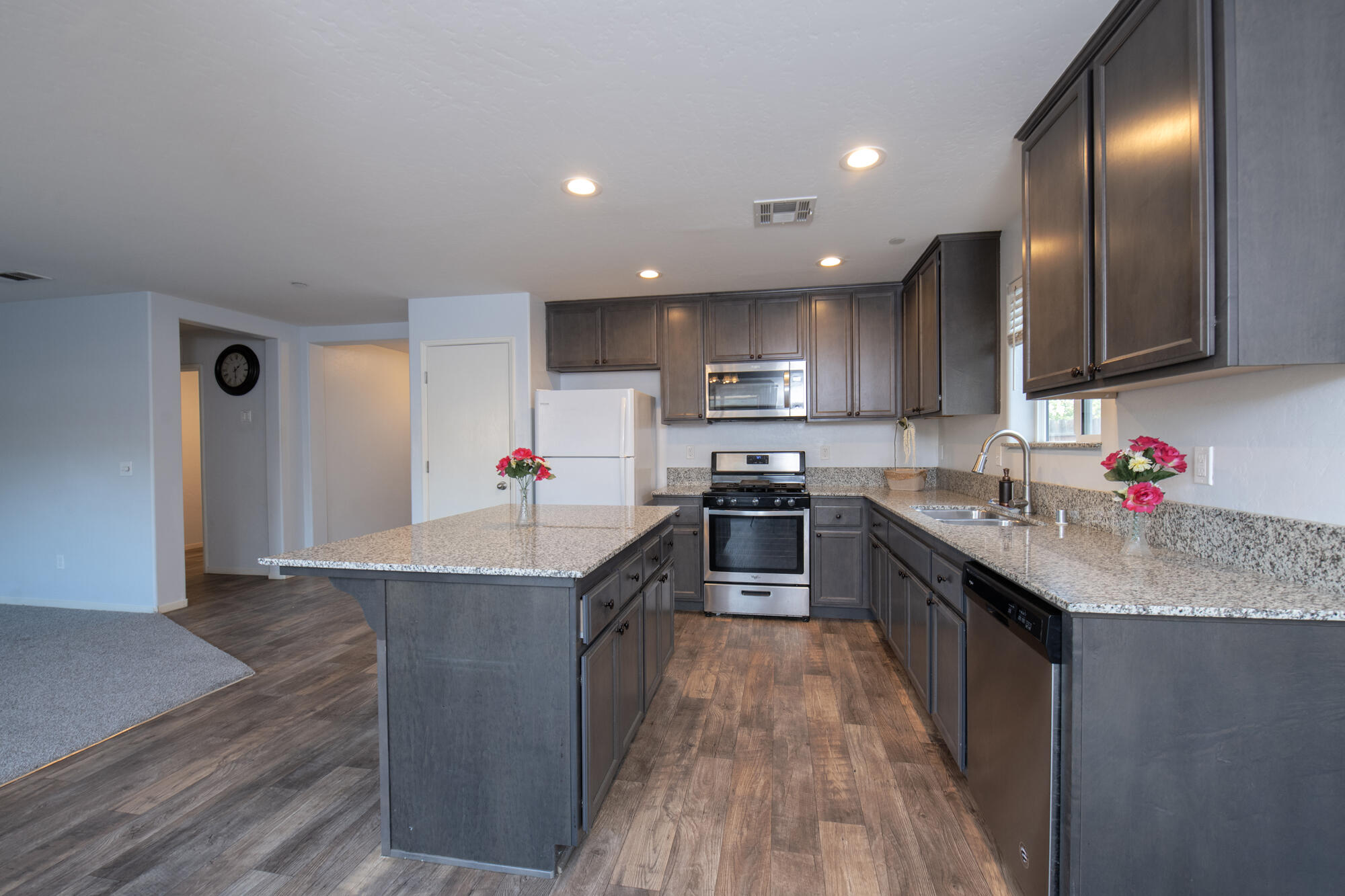 2149 E Sweet Ave, Visalia, CA 93292