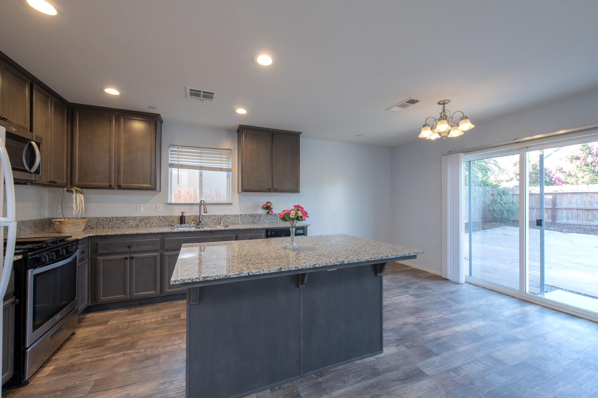 2149 E Sweet Ave, Visalia, CA 93292
