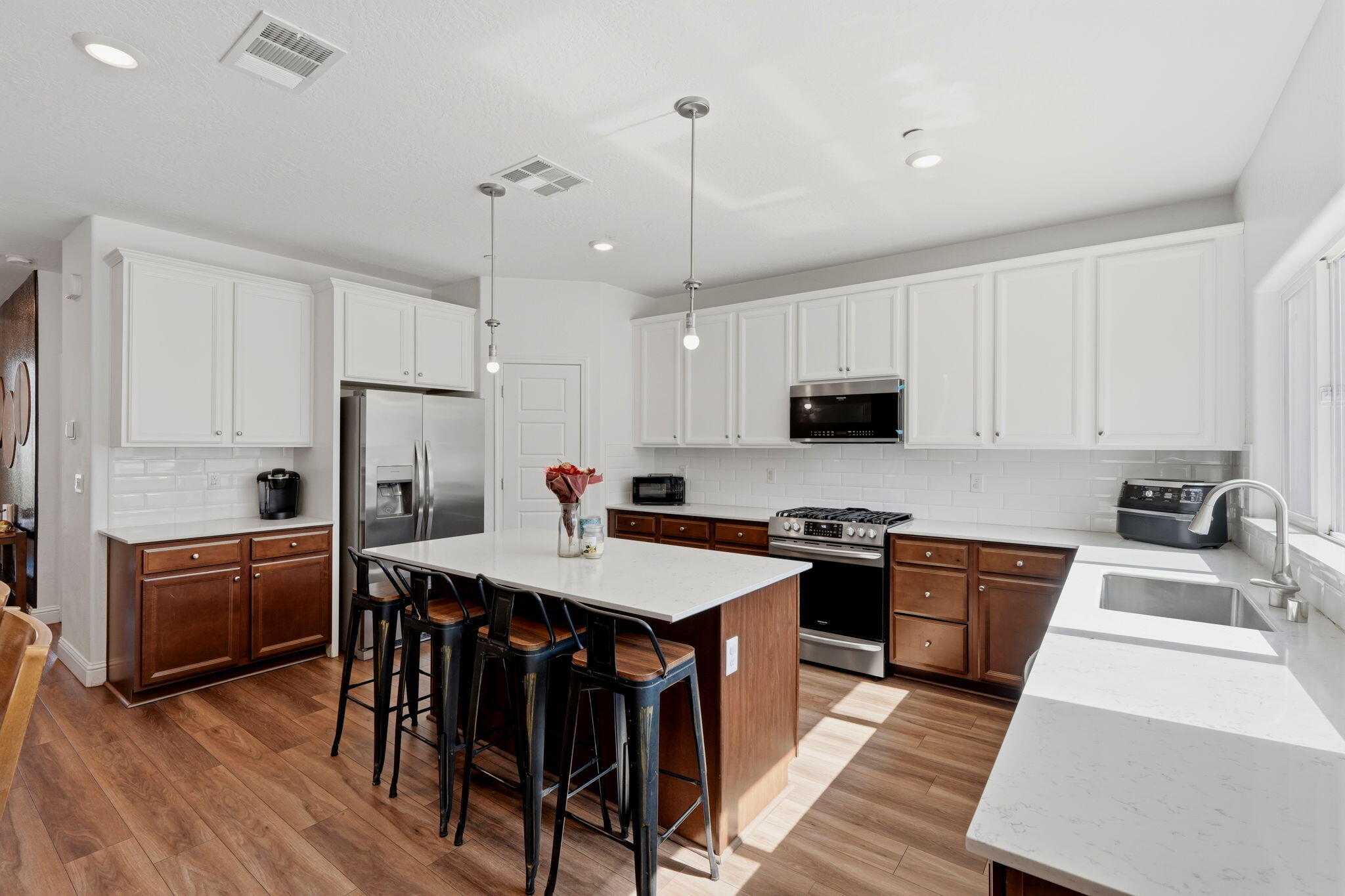 3639 N Encina Ct, Visalia, CA 93291
