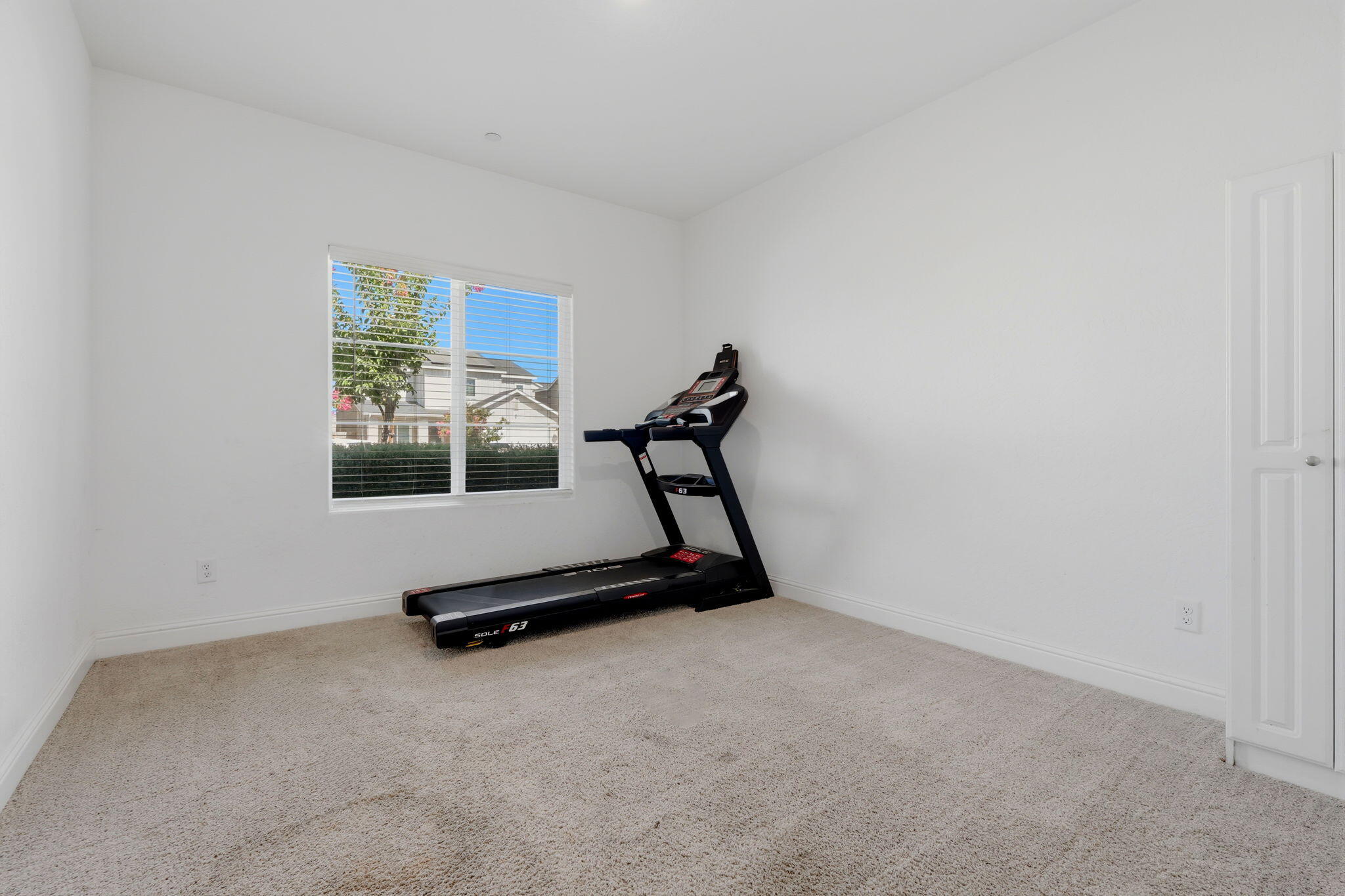 3639 N Encina Ct, Visalia, CA 93291