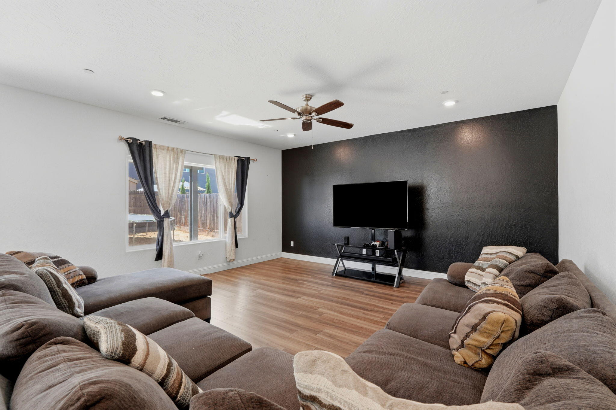 3639 N Encina Ct, Visalia, CA 93291