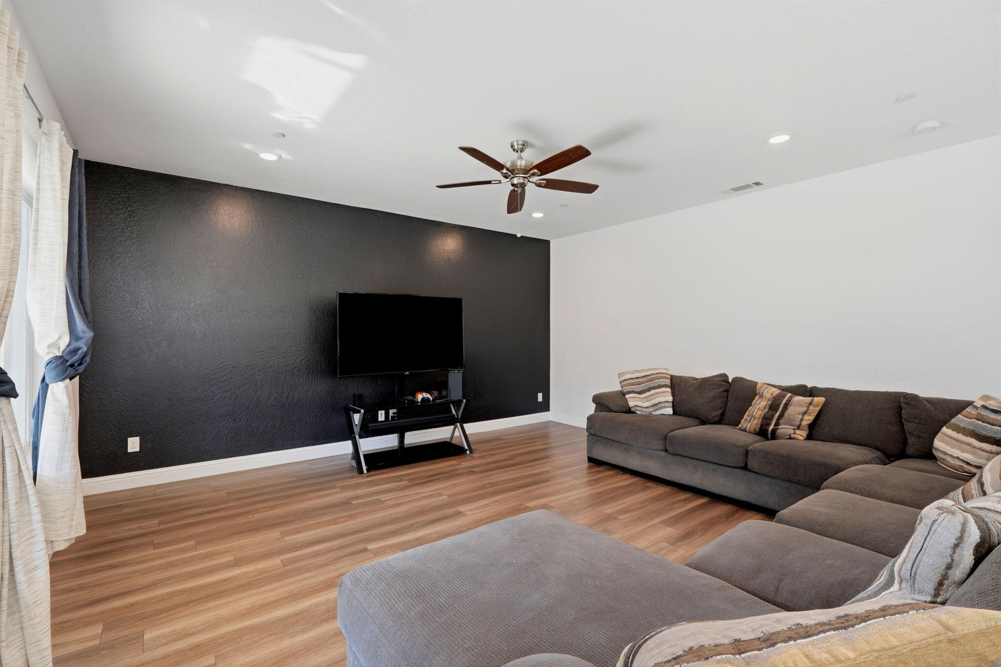 3639 N Encina Ct, Visalia, CA 93291