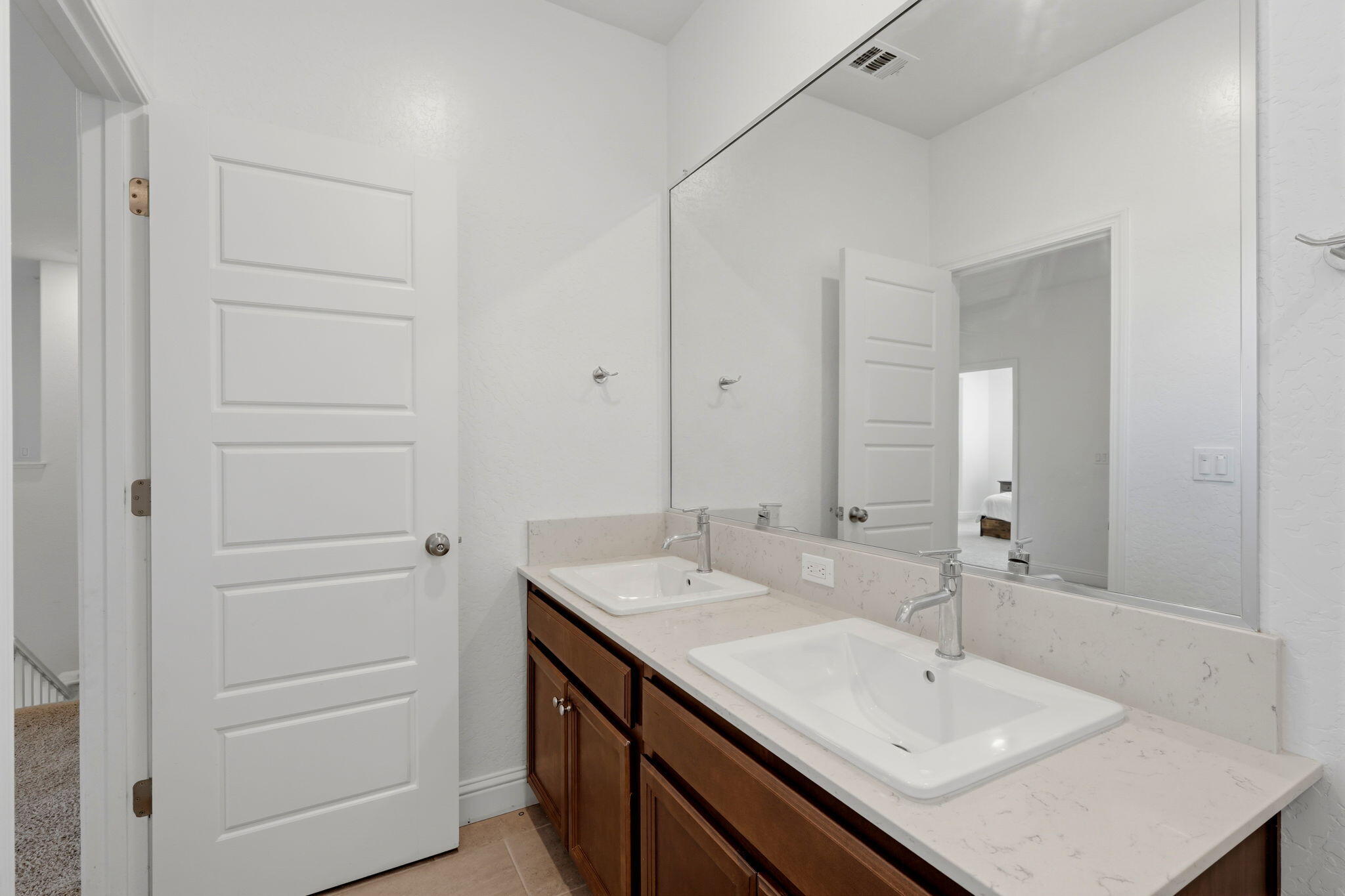 3639 N Encina Ct, Visalia, CA 93291