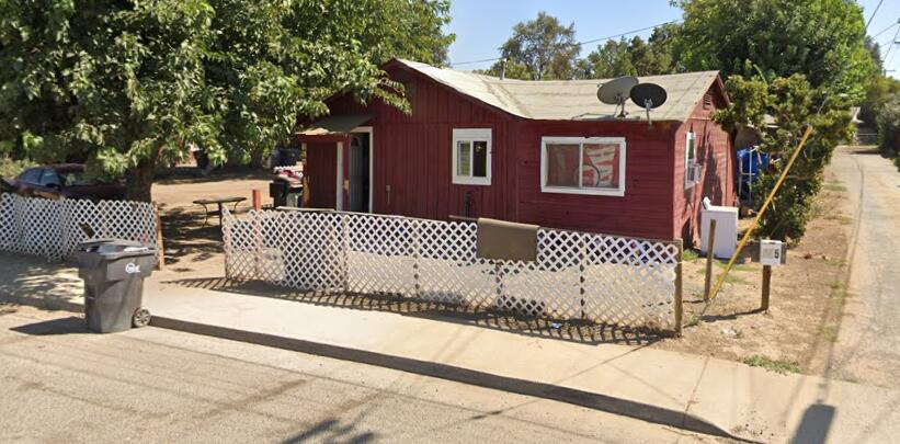 245 W Oakland St, Farmersville, CA 93223