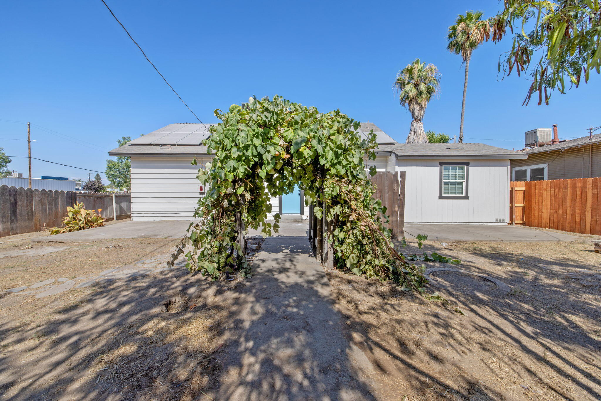 2640 S 11th St, Fresno, CA 93725