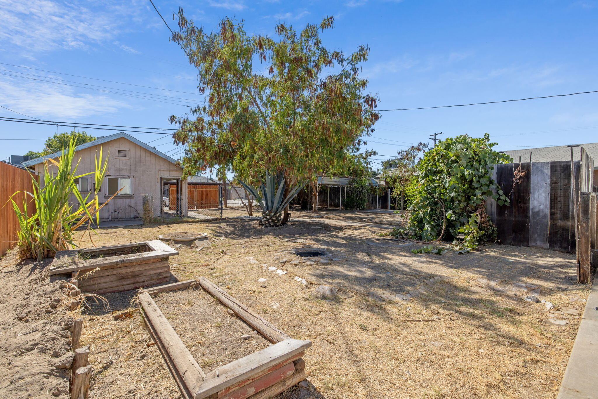2640 S 11th St, Fresno, CA 93725