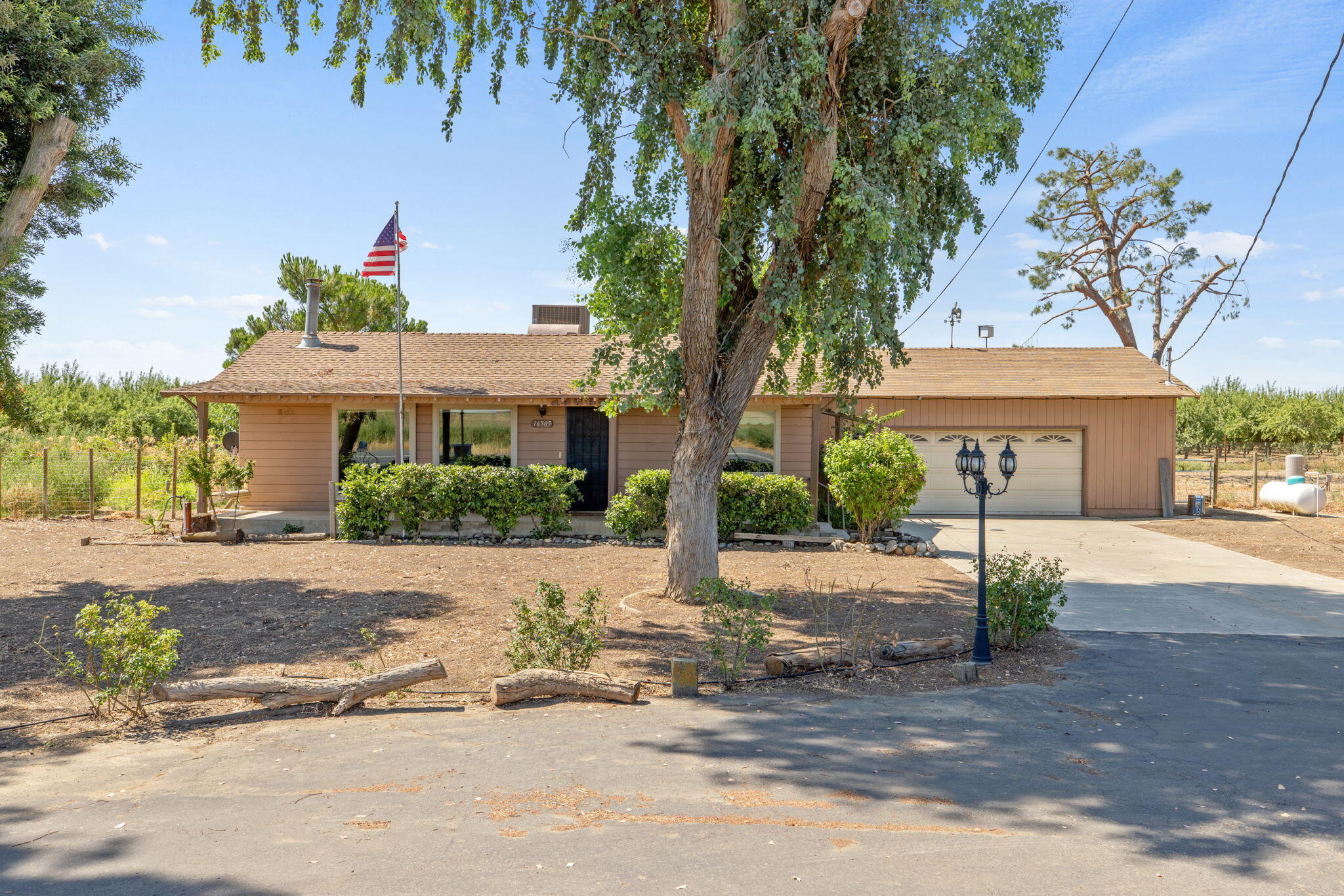 16565 Lacey Blvd, Lemoore, CA 93245