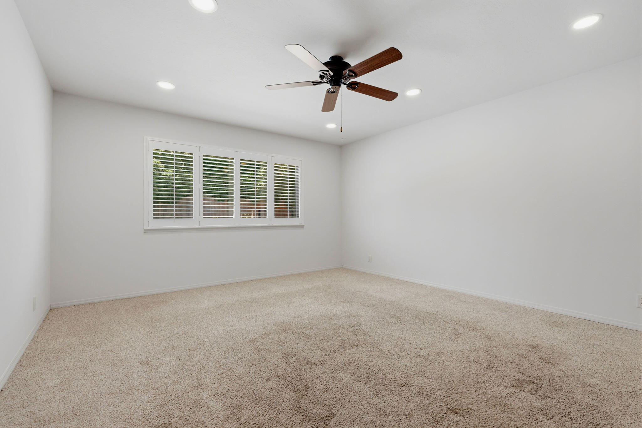 2529 S Divisadero St, Visalia, CA 93277