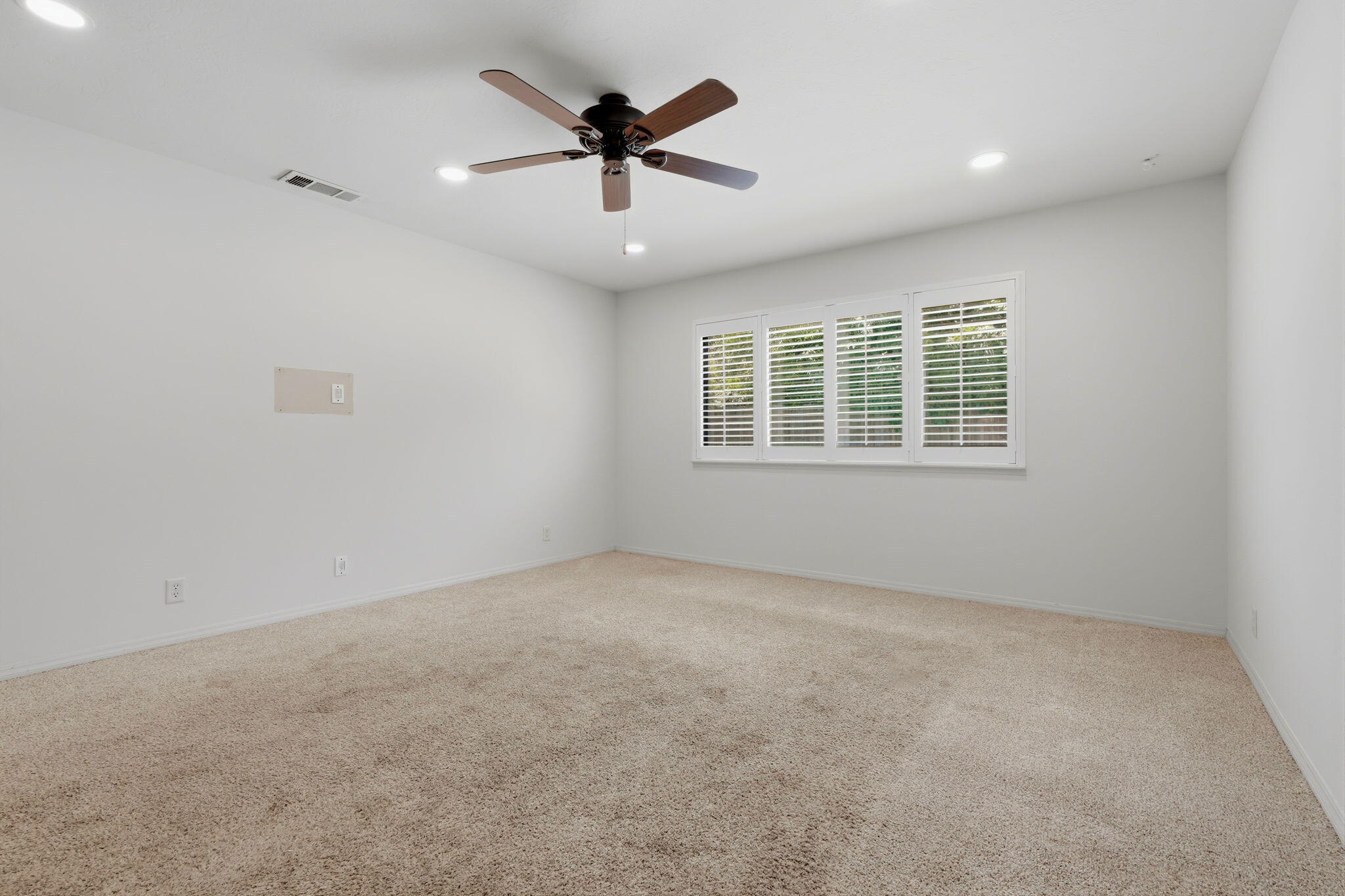 2529 S Divisadero St, Visalia, CA 93277