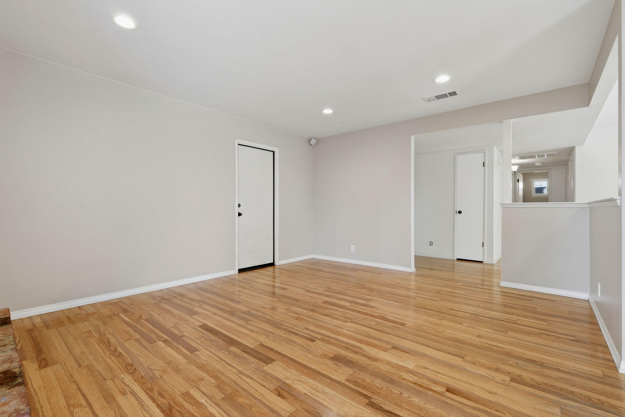 2529 S Divisadero St, Visalia, CA 93277