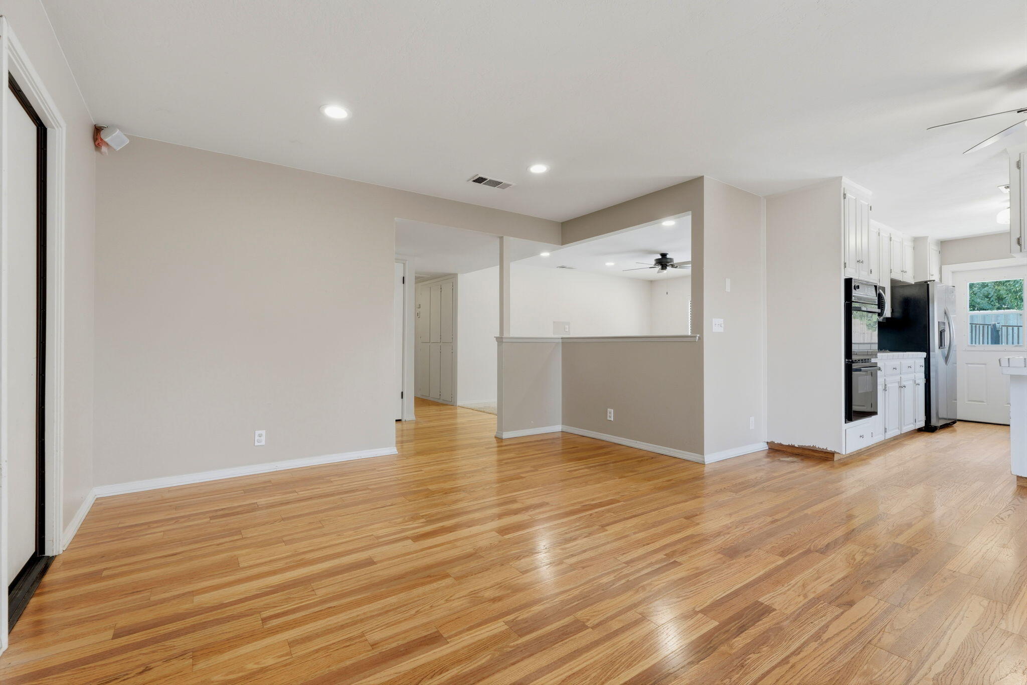 2529 S Divisadero St, Visalia, CA 93277