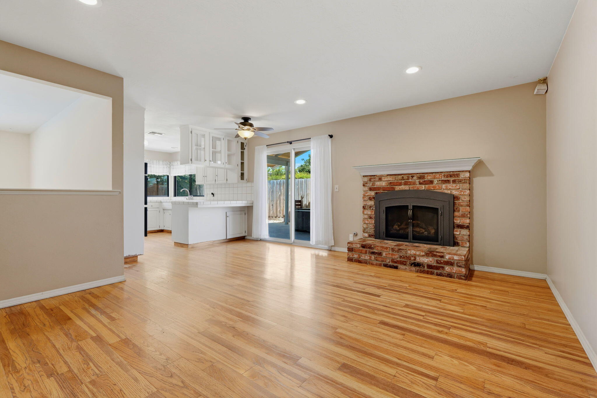 2529 S Divisadero St, Visalia, CA 93277