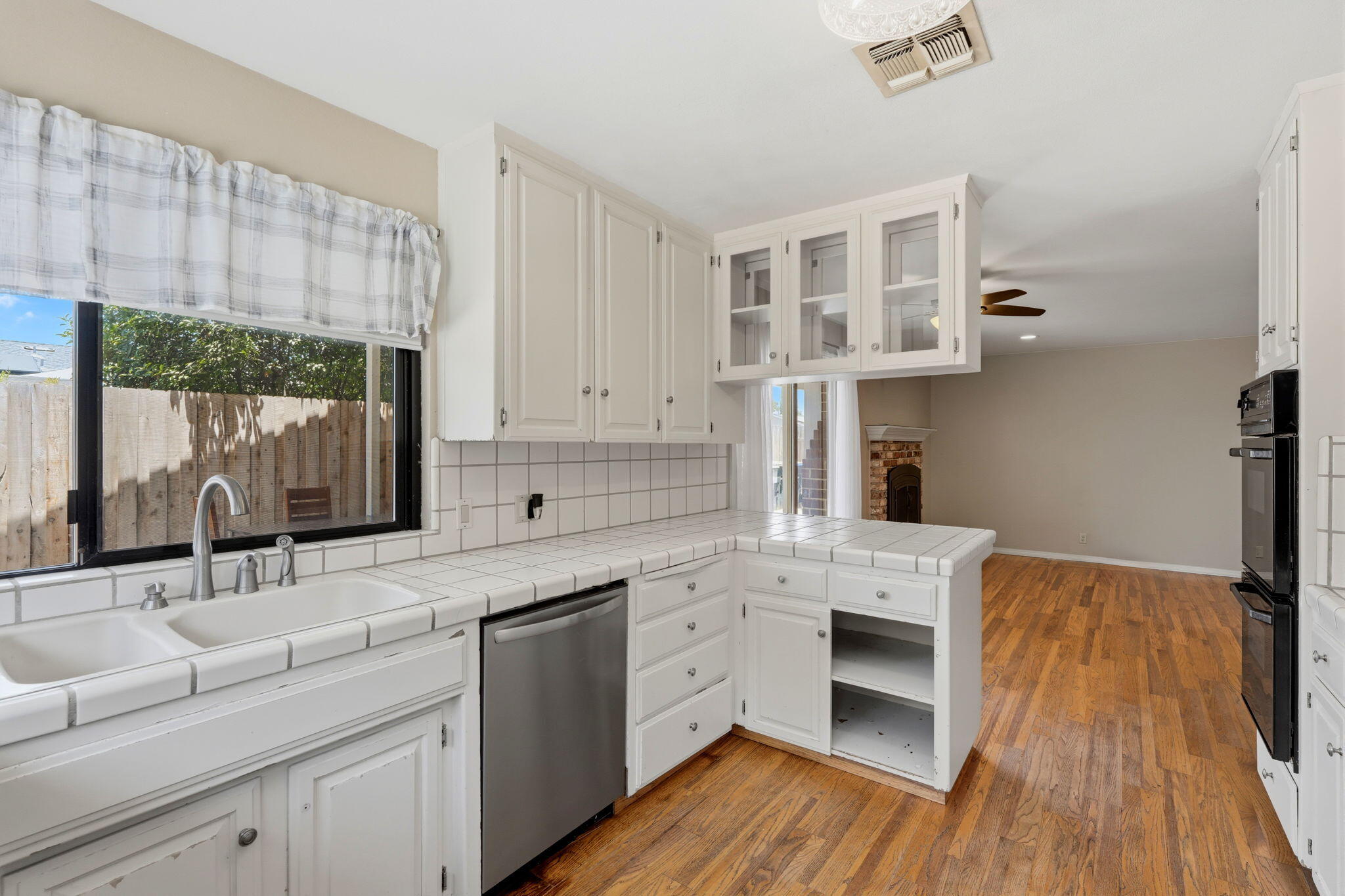 2529 S Divisadero St, Visalia, CA 93277